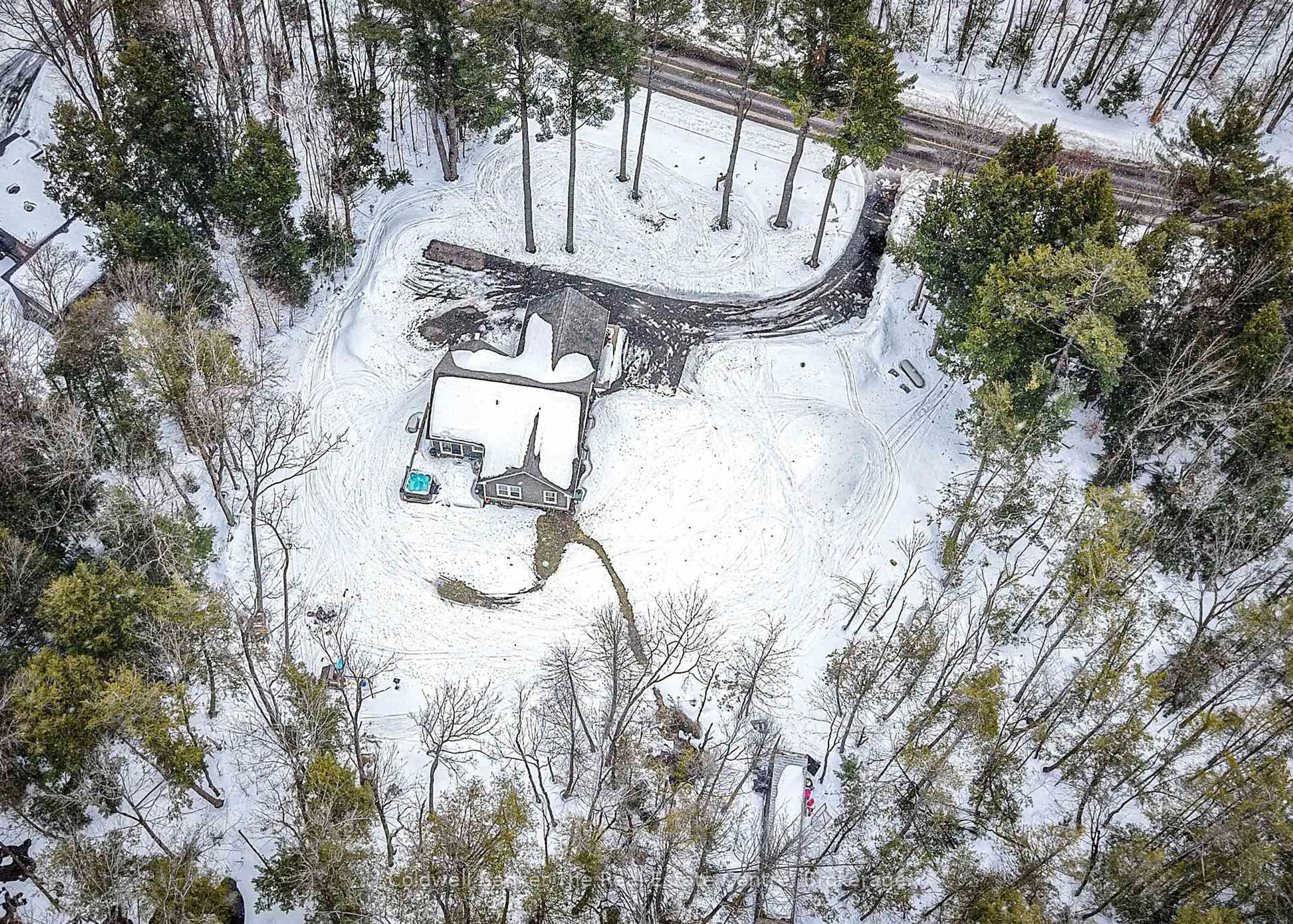 A pic from outside/outdoor area/front of a property/back of a property/a pic from drone, forest/trees view for 1080 Kilworthy Rd, Gravenhurst Ontario P0E 1G0