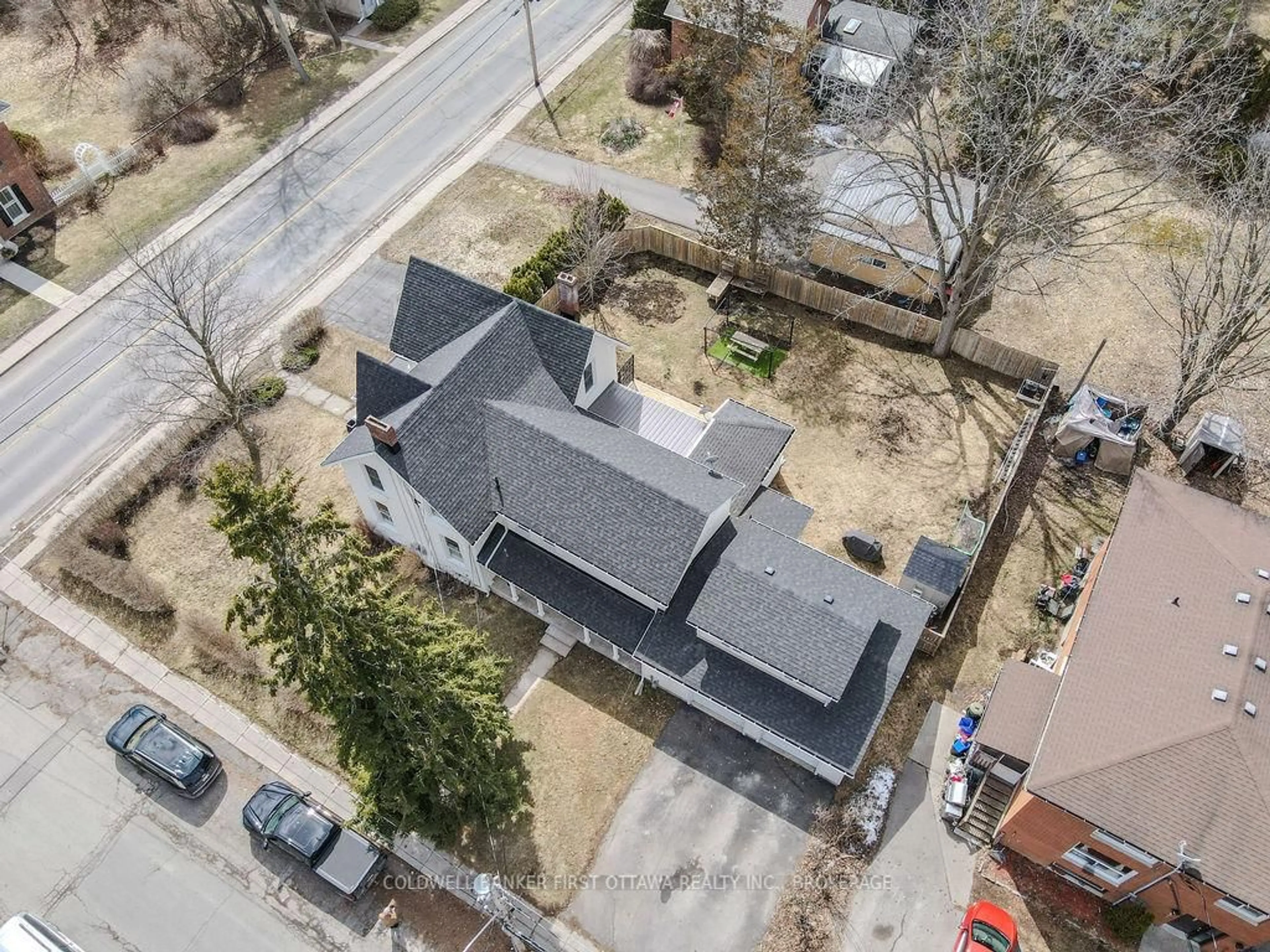 A pic from outside/outdoor area/front of a property/back of a property/a pic from drone, street for 201 Bridge St, Greater Napanee Ontario K7R 2E5