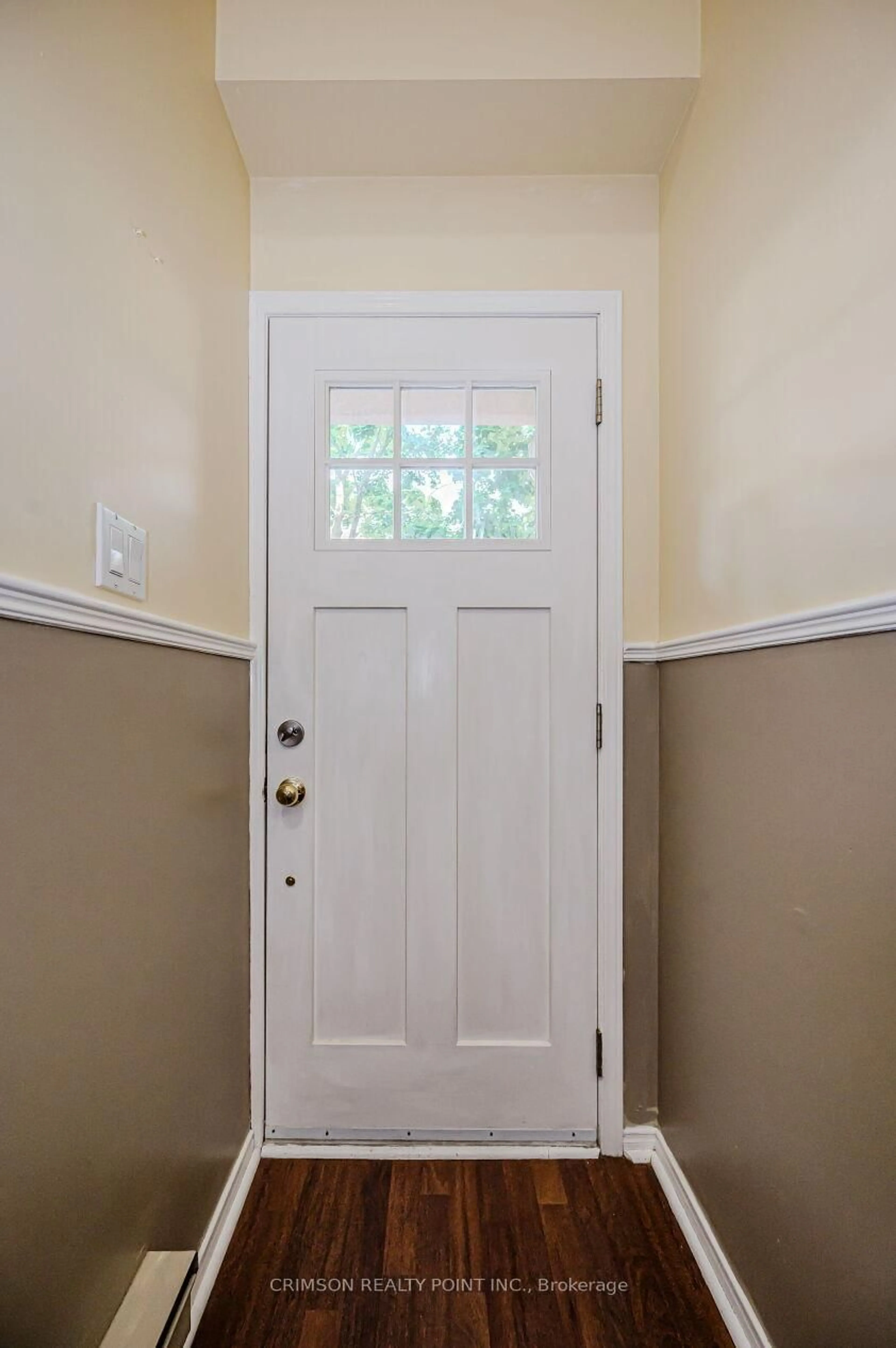 Indoor entryway for 266 Limeridge Rd #7, Hamilton Ontario L9A 2S7