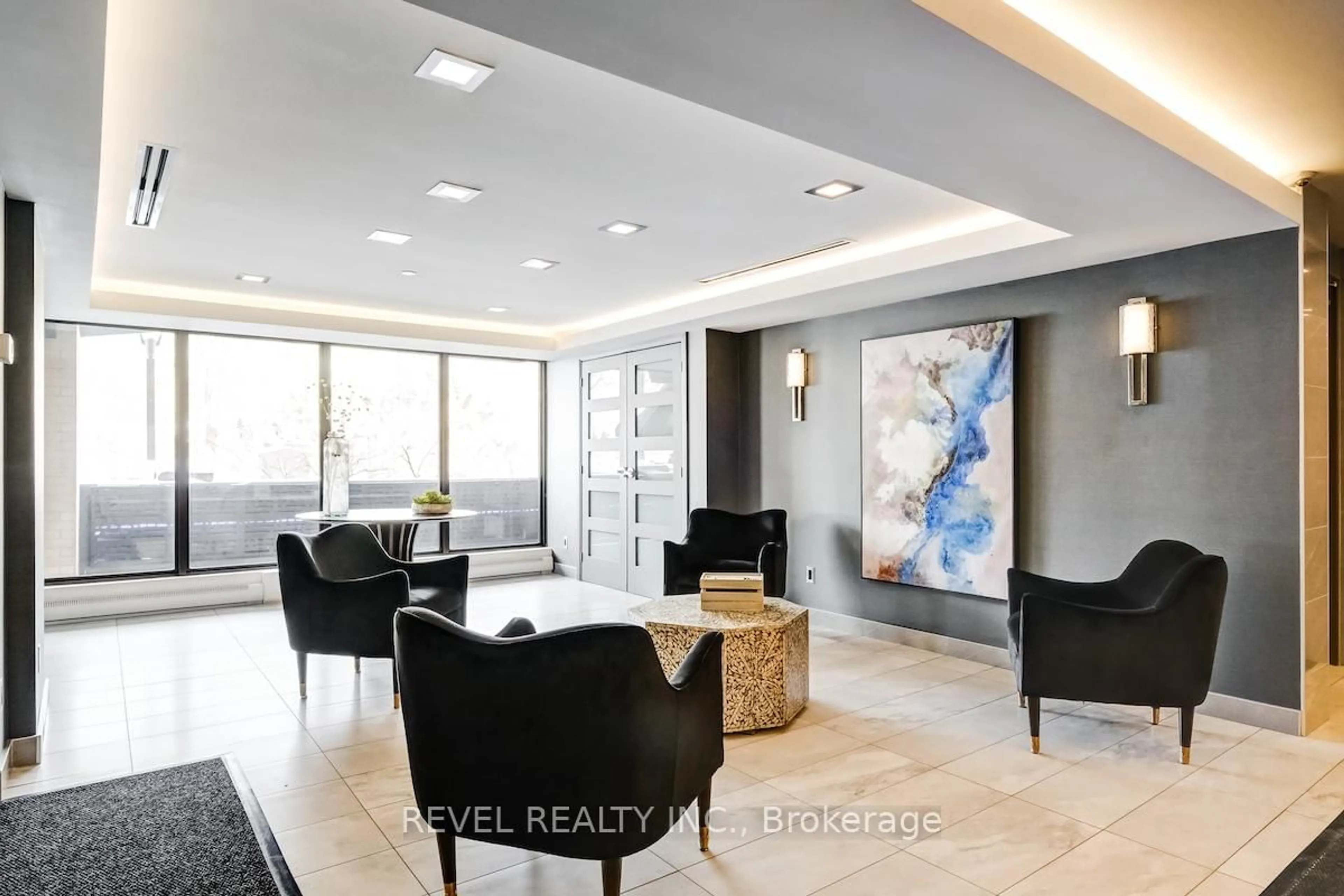 Lobby for 556 Laurier Ave #2101, Ottawa Ontario K1R 7X2