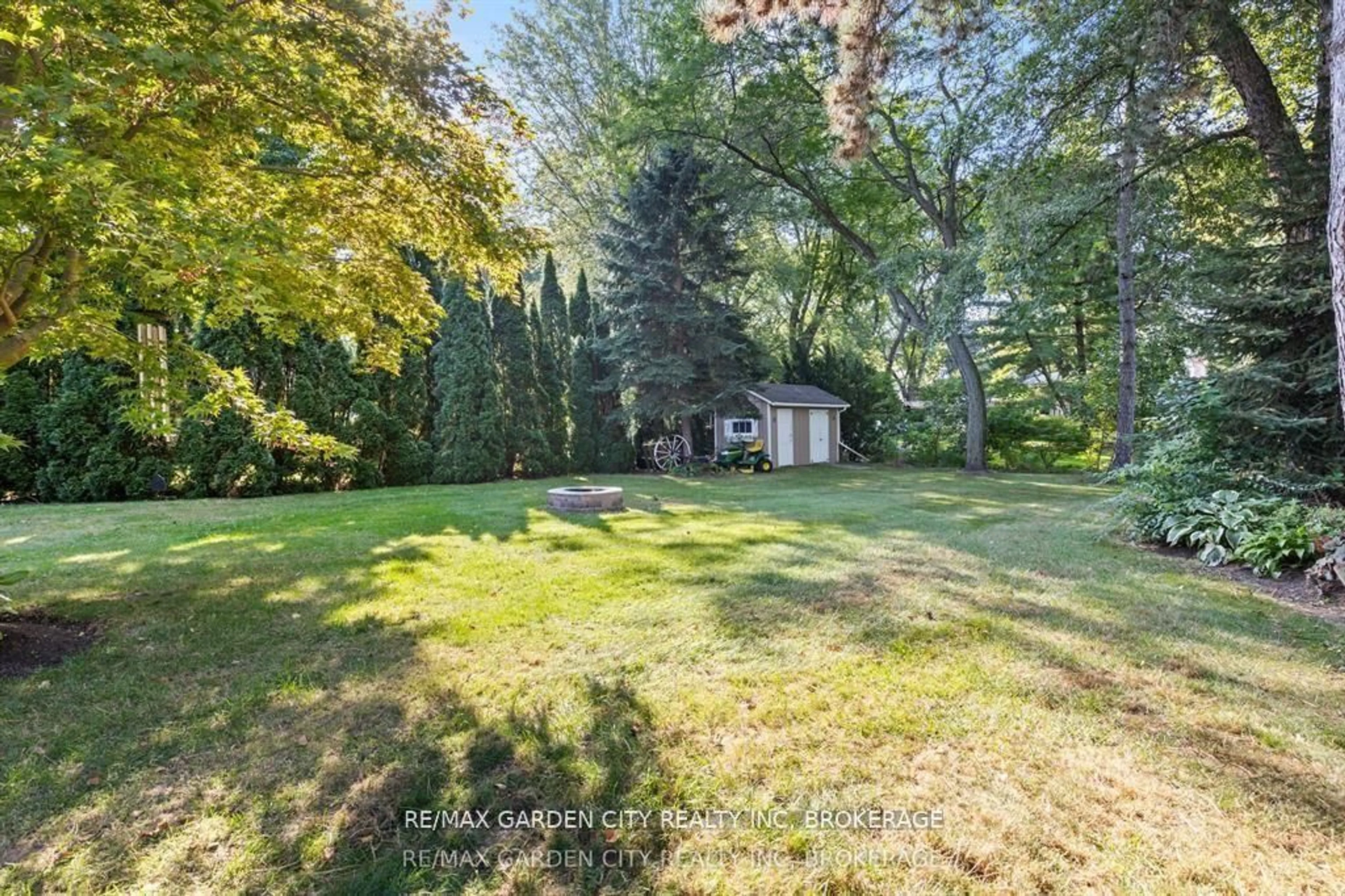 A pic from outside/outdoor area/front of a property/back of a property/a pic from drone, forest/trees view for 629 Penner St, Niagara-on-the-Lake Ontario L0S 1T0