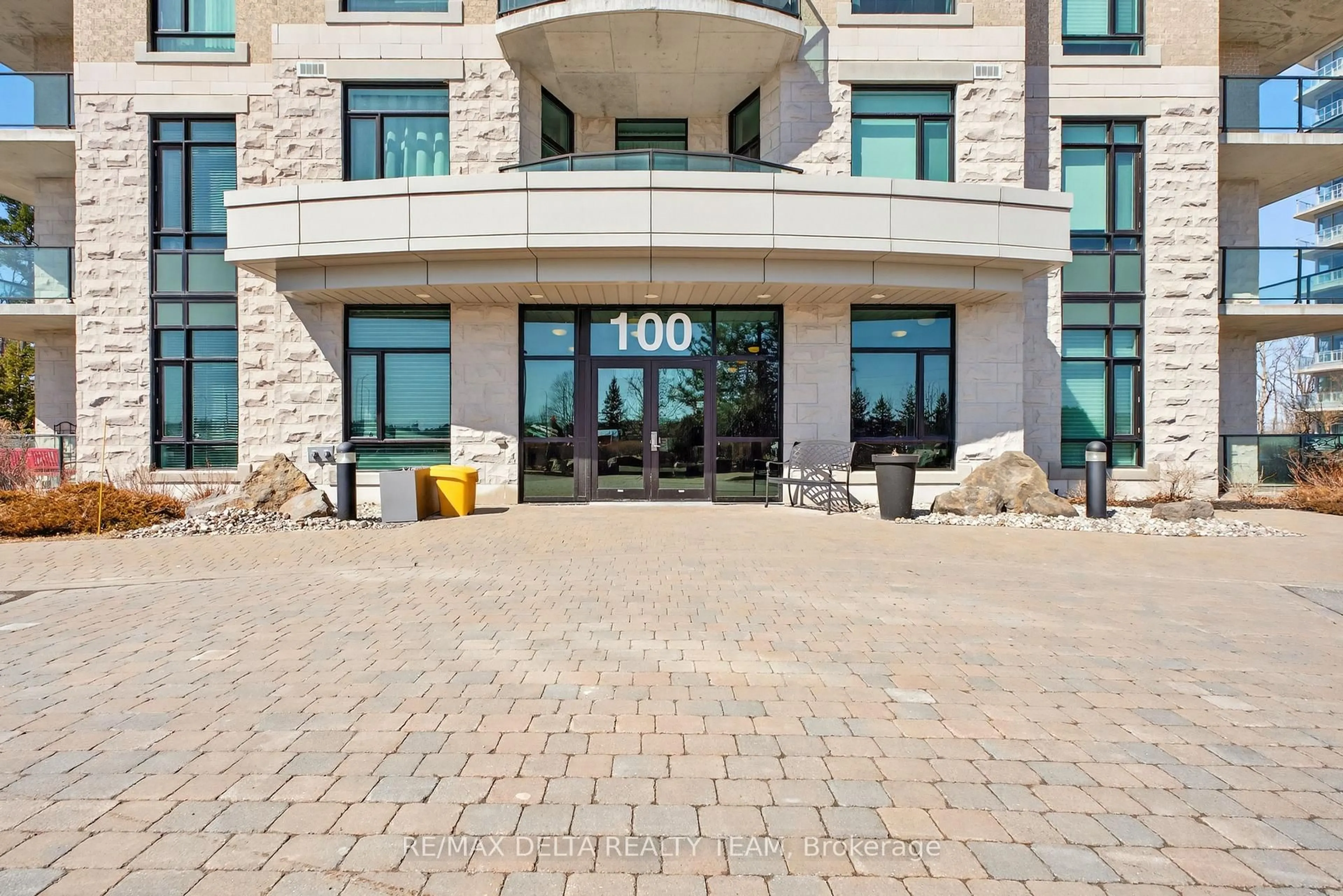 Patio, building for 100 INLET Private #505, Ottawa Ontario K4A 0S8