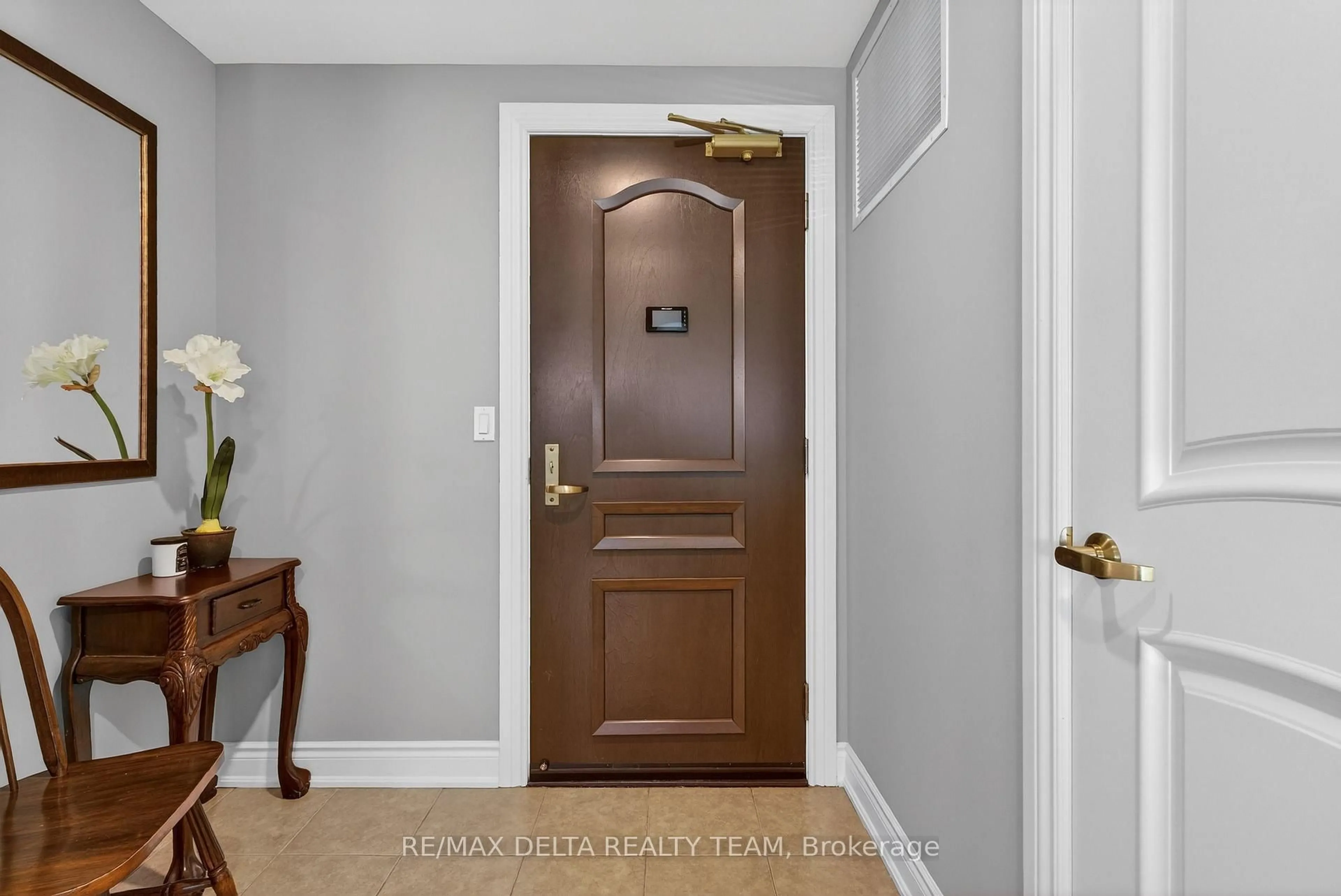 Indoor entryway for 100 INLET Private #505, Ottawa Ontario K4A 0S8