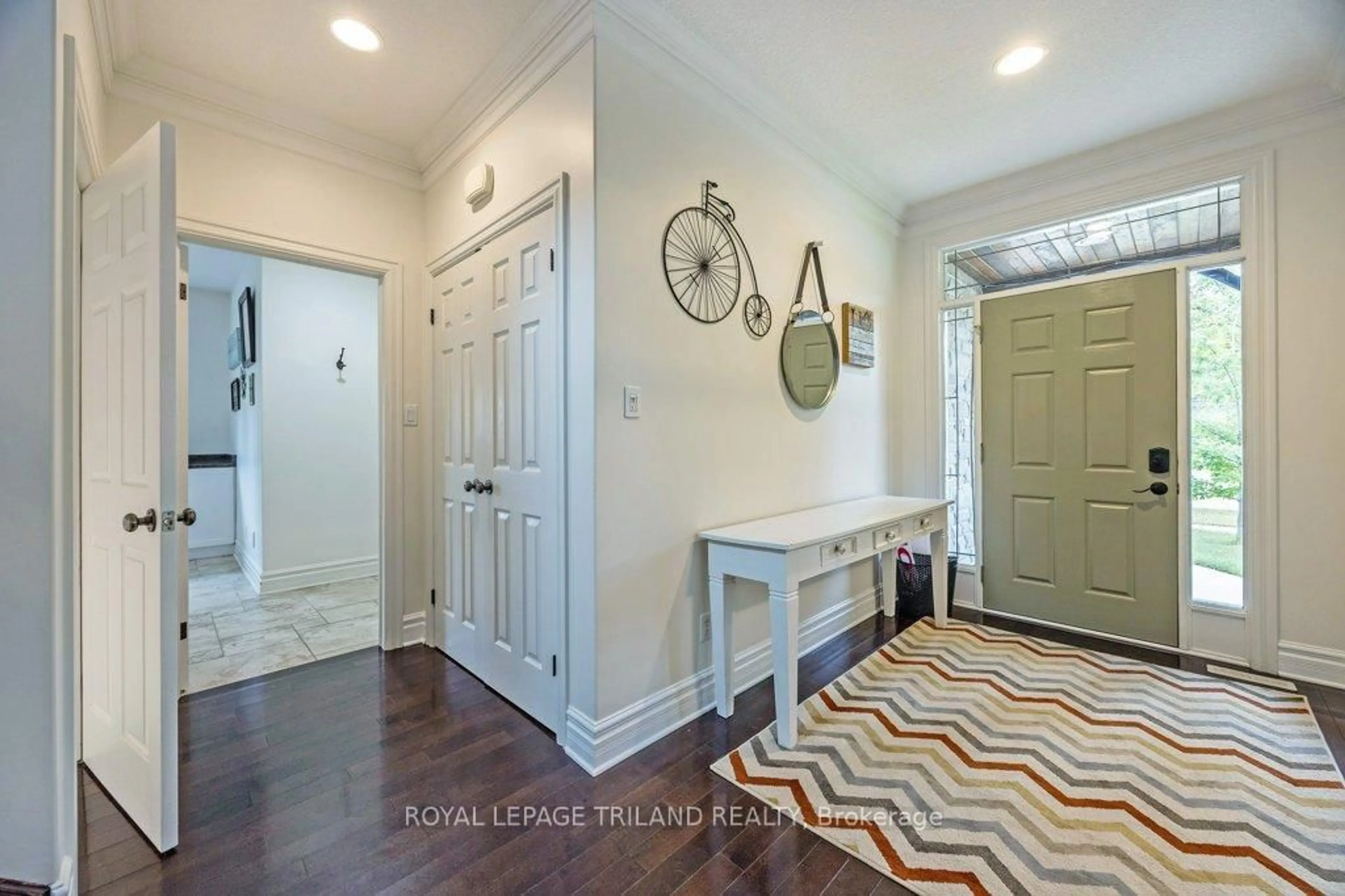 Indoor entryway for 139 SKYLINE Ave, London North Ontario N5X 0A3