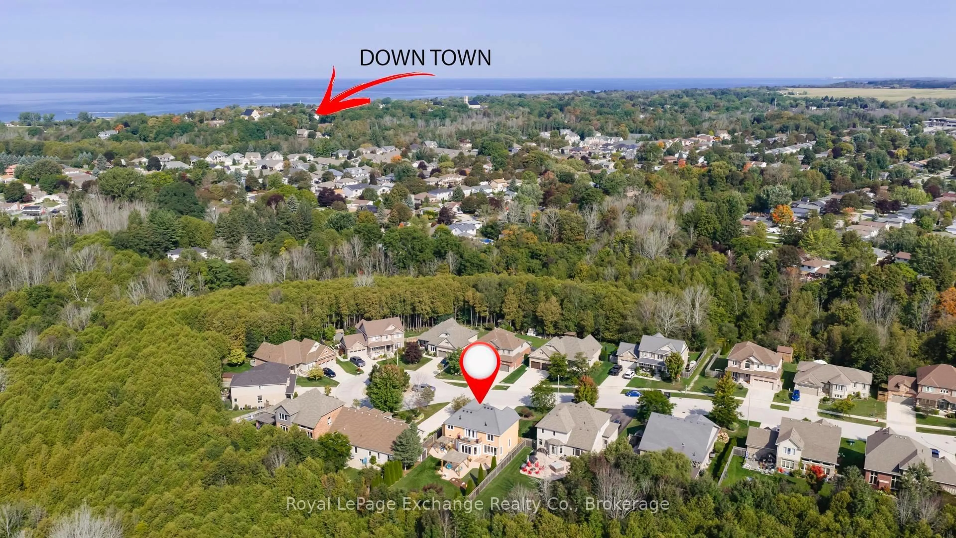 A pic from outside/outdoor area/front of a property/back of a property/a pic from drone, unknown for 556 Hunter St, Kincardine Ontario N2Z 0B2