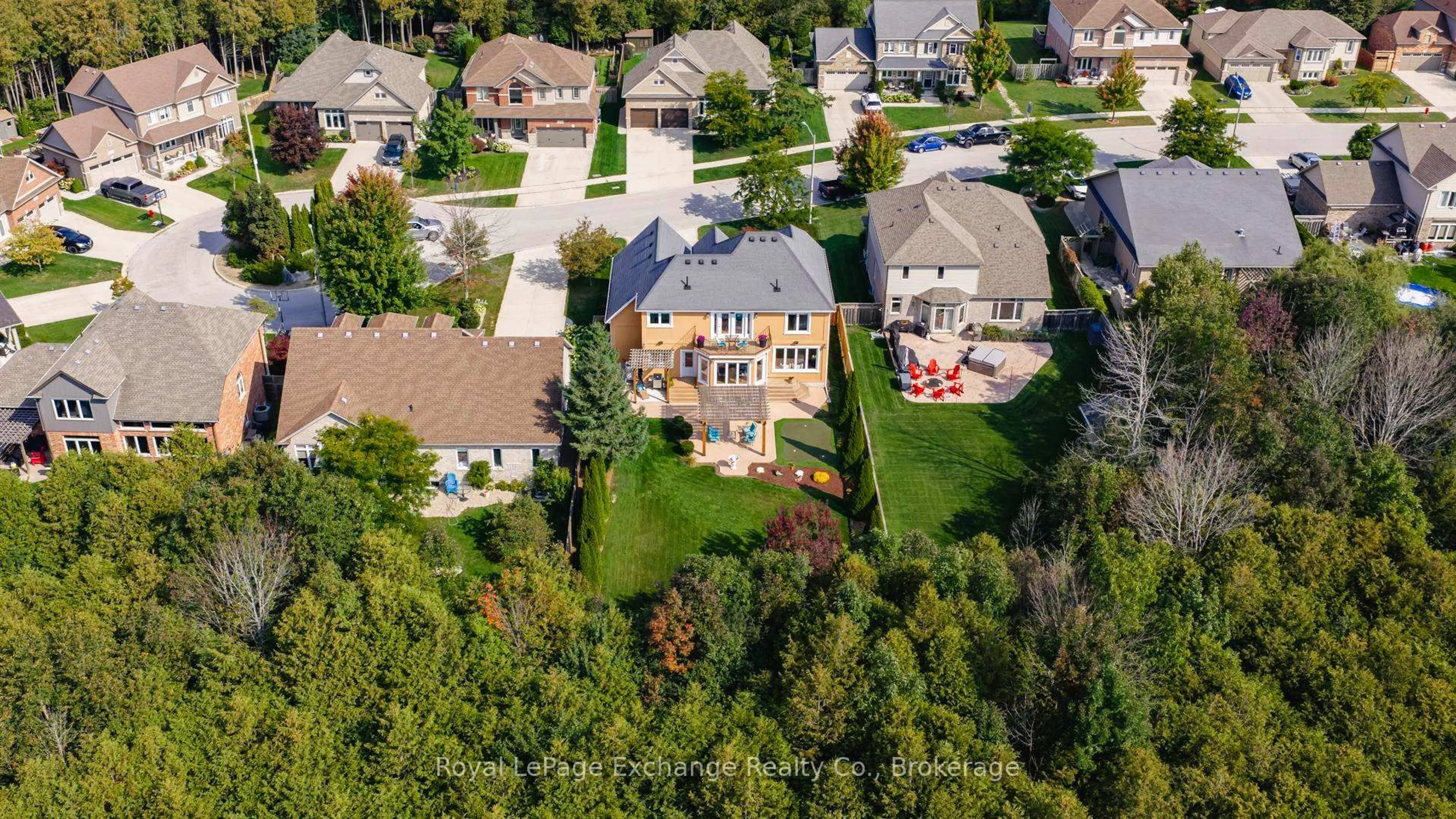 A pic from outside/outdoor area/front of a property/back of a property/a pic from drone, street for 556 Hunter St, Kincardine Ontario N2Z 0B2