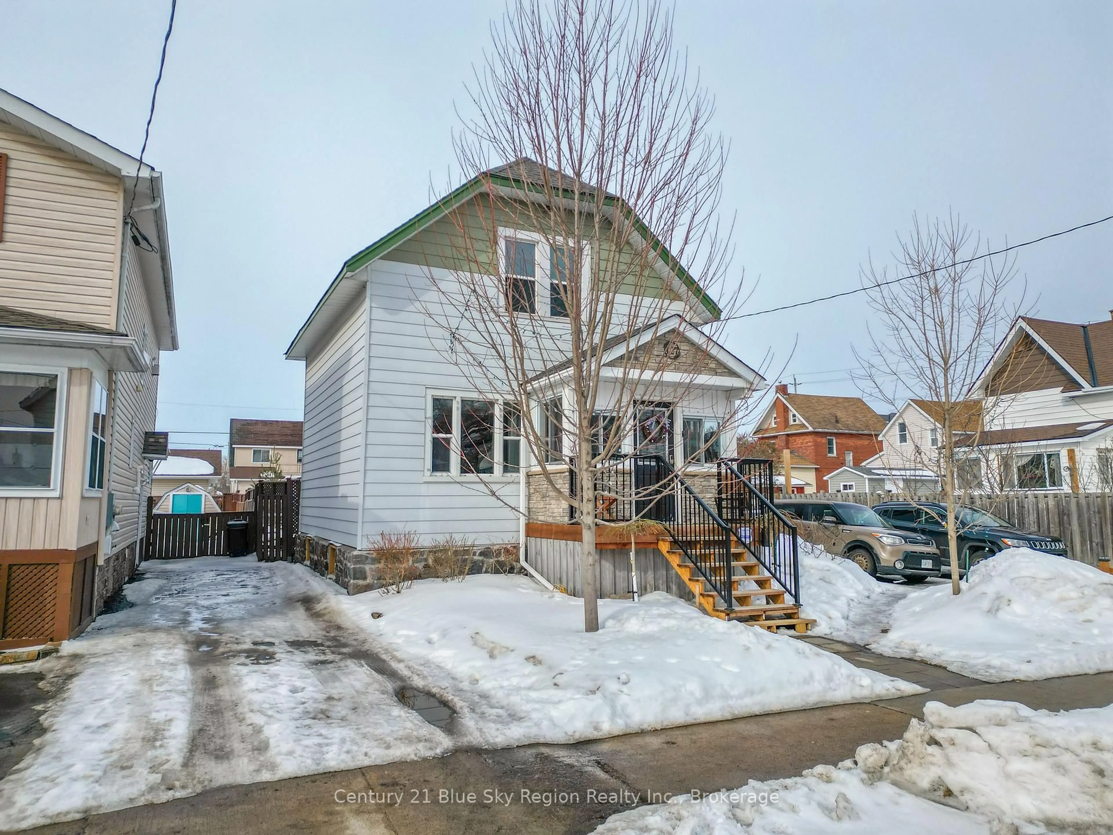 Unknown for 127 Fifth Ave, North Bay Ontario P1B 1N5