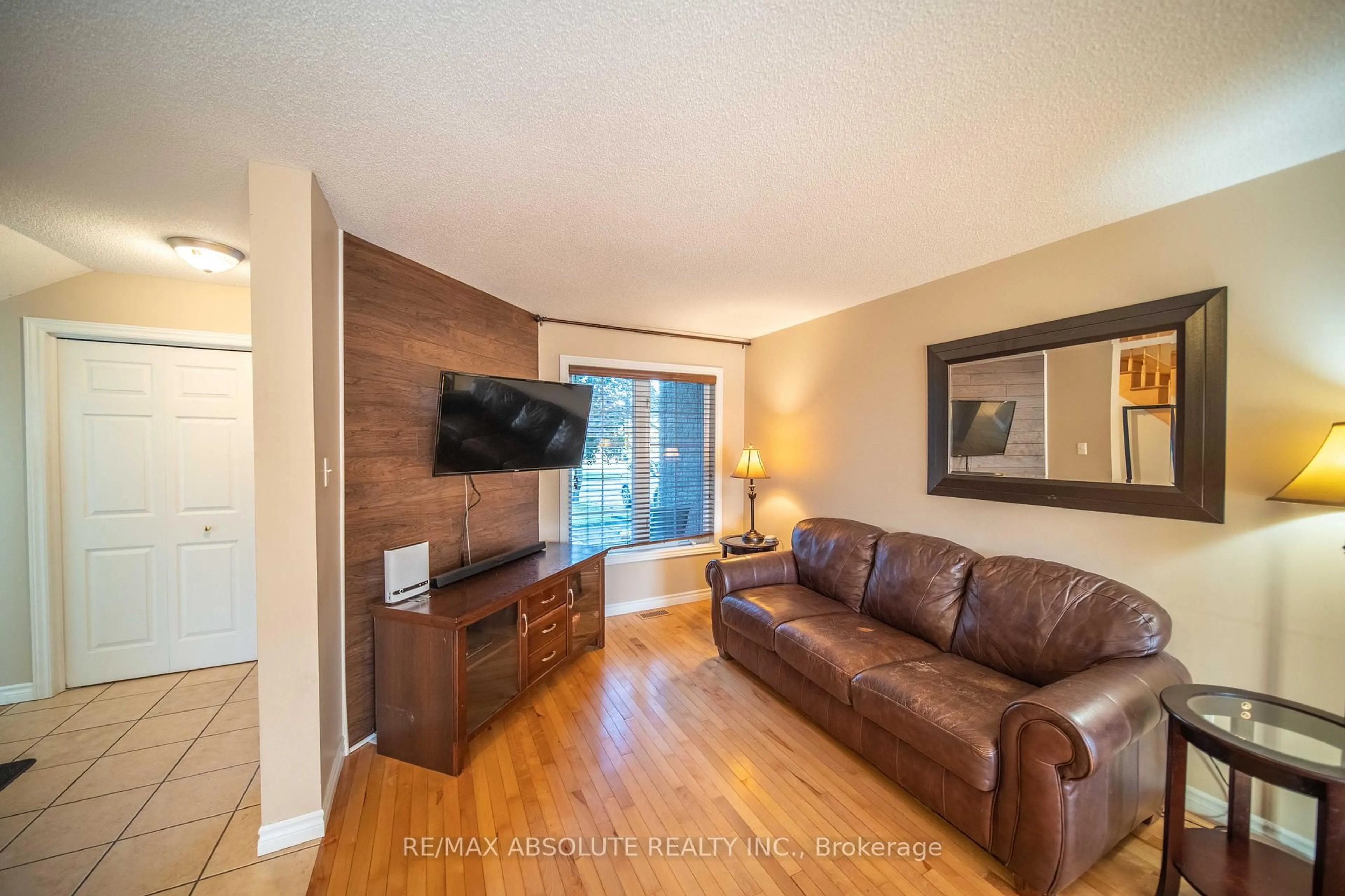 Living room with furniture, wood/laminate floor for 40 Roger Cres, Casselman Ontario K0A 1M0