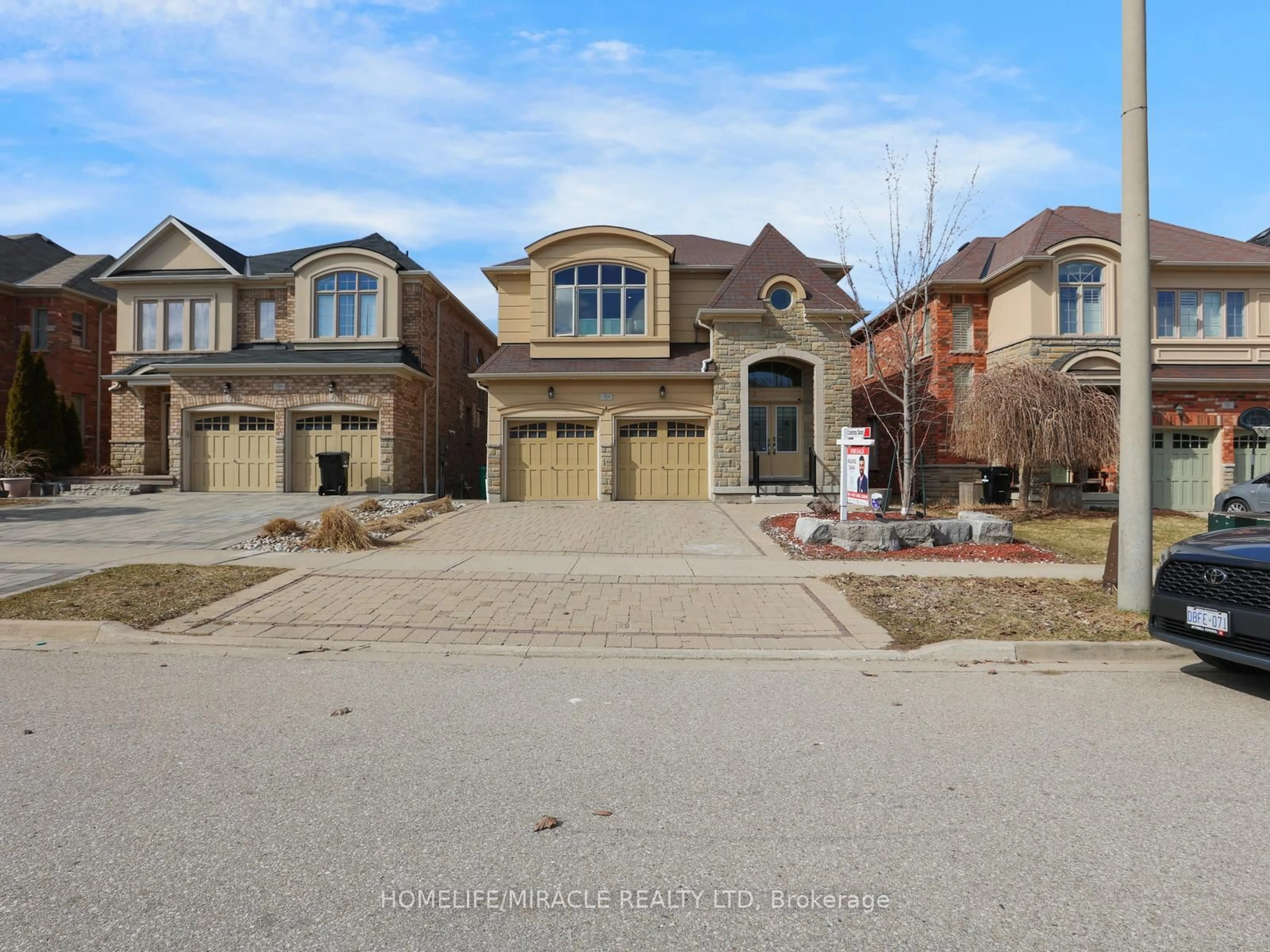 Home with brick exterior material, street for 584 Pinery Tr, Waterloo Ontario N2V 2Y3