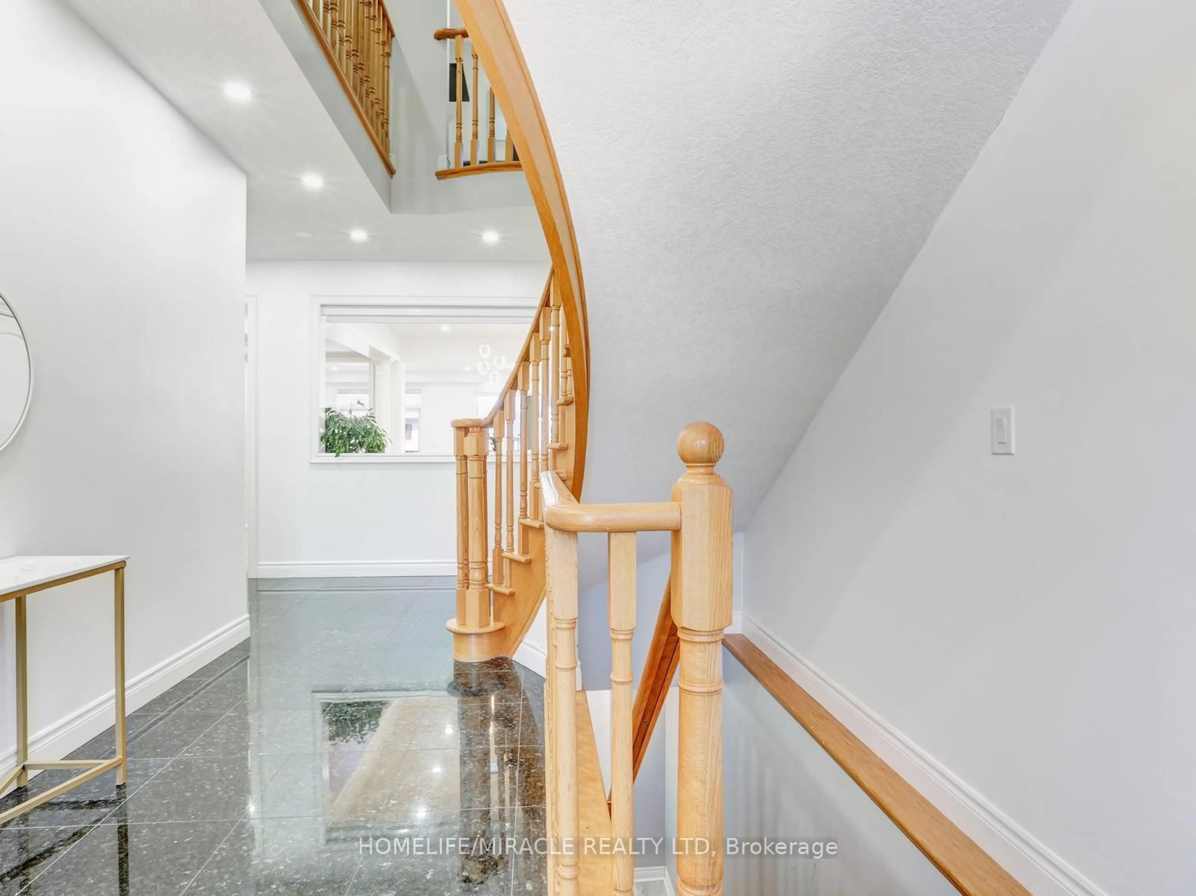 Unknown for 584 Pinery Tr, Waterloo Ontario N2V 2Y3