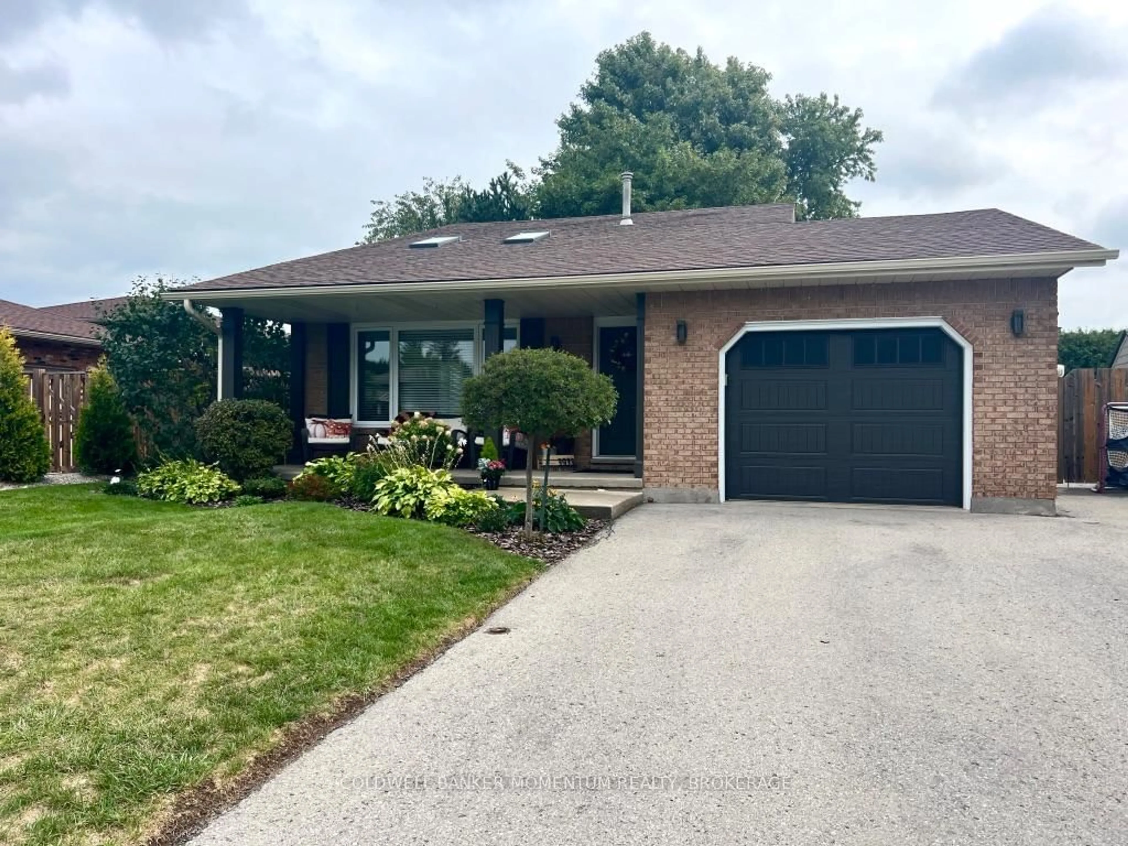 Home with brick exterior material, street for 3933 Vineyard Cres, Lincoln Ontario L0R 2C0