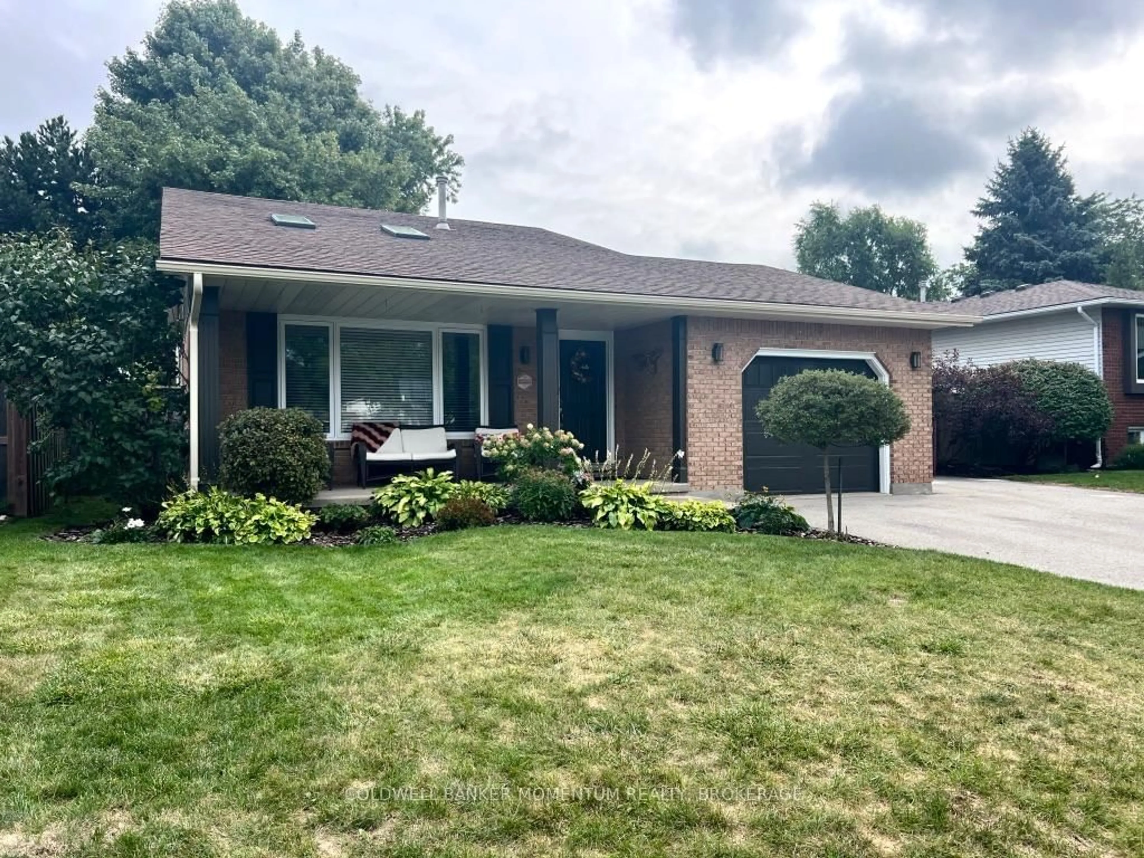 Home with brick exterior material, street for 3933 Vineyard Cres, Lincoln Ontario L0R 2C0