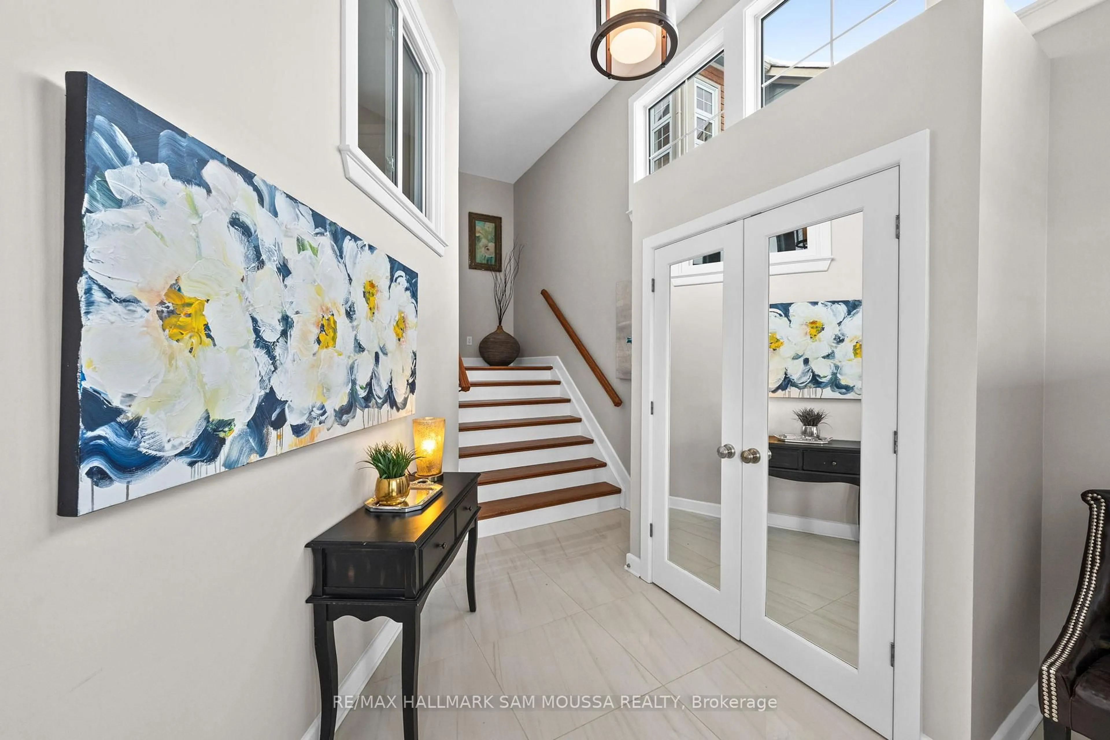 Indoor entryway for 25 Marsh Sparrow Private, Kanata Ontario K2K 3P1