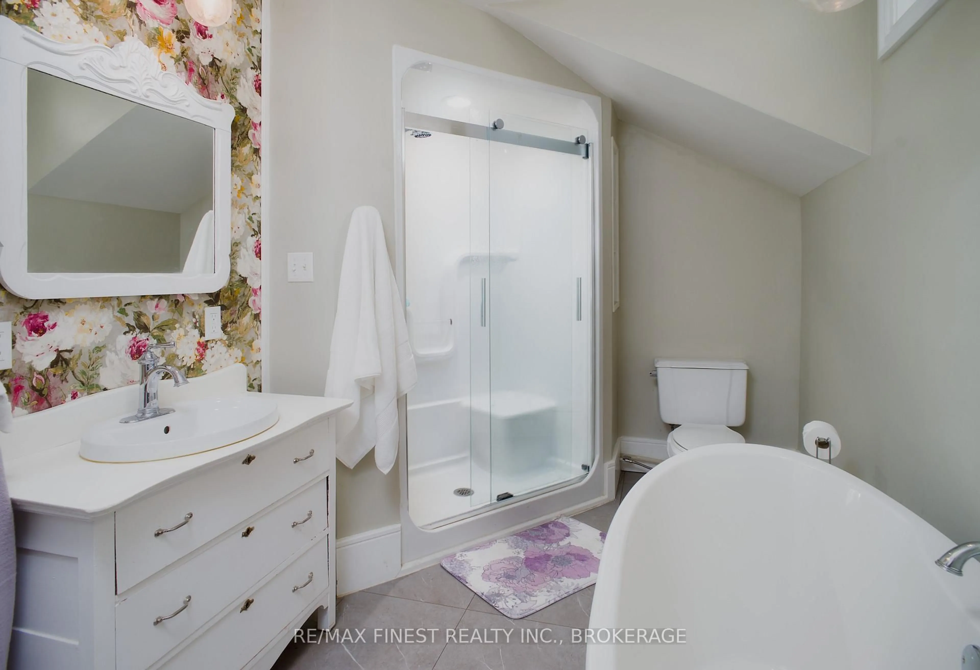 Contemporary bathroom, ceramic/tile floor for 14005 FRONT Rd, Stella Ontario K0H 2S0
