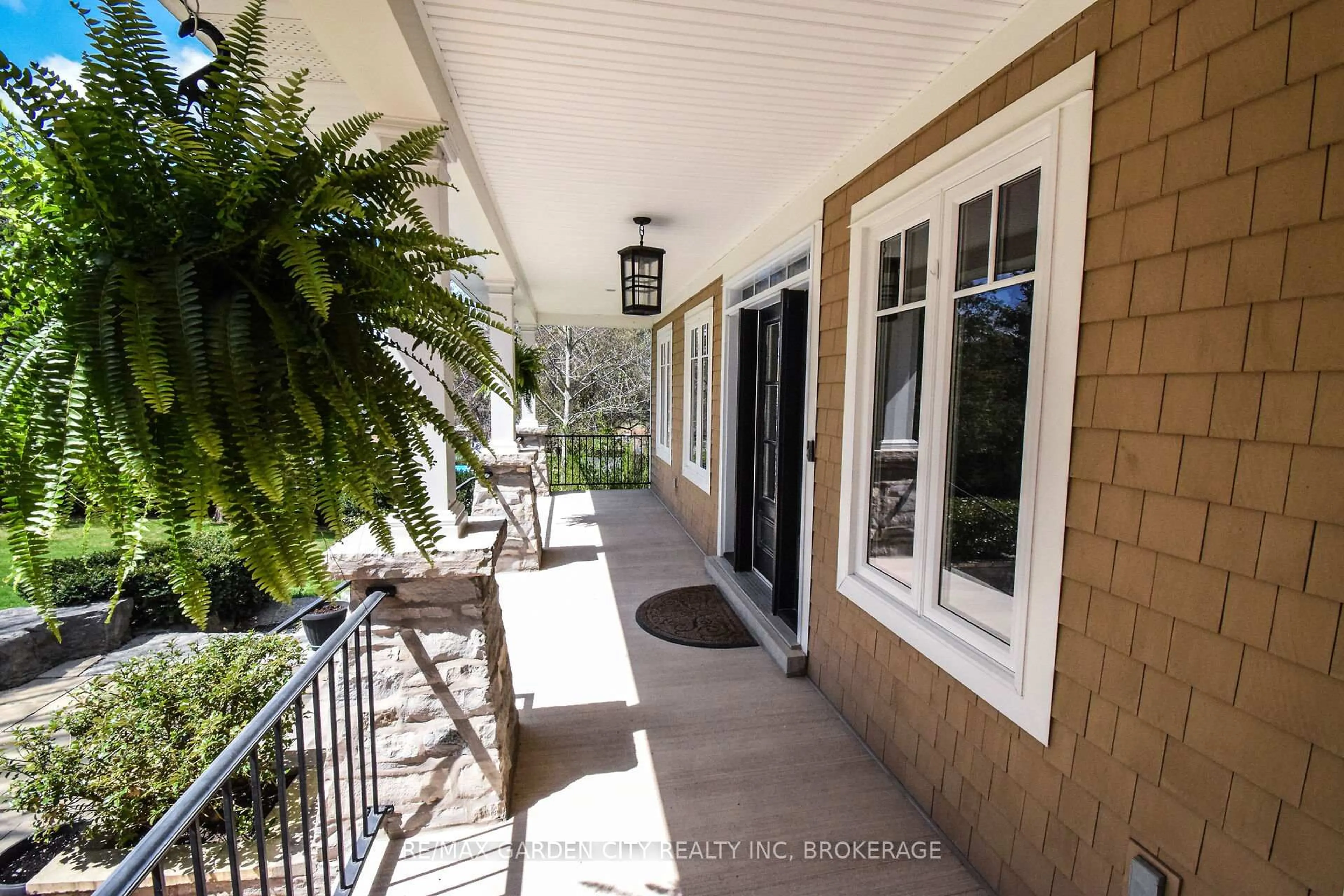 Patio, street for 273 Canboro Rd, Pelham Ontario L0S 1M0