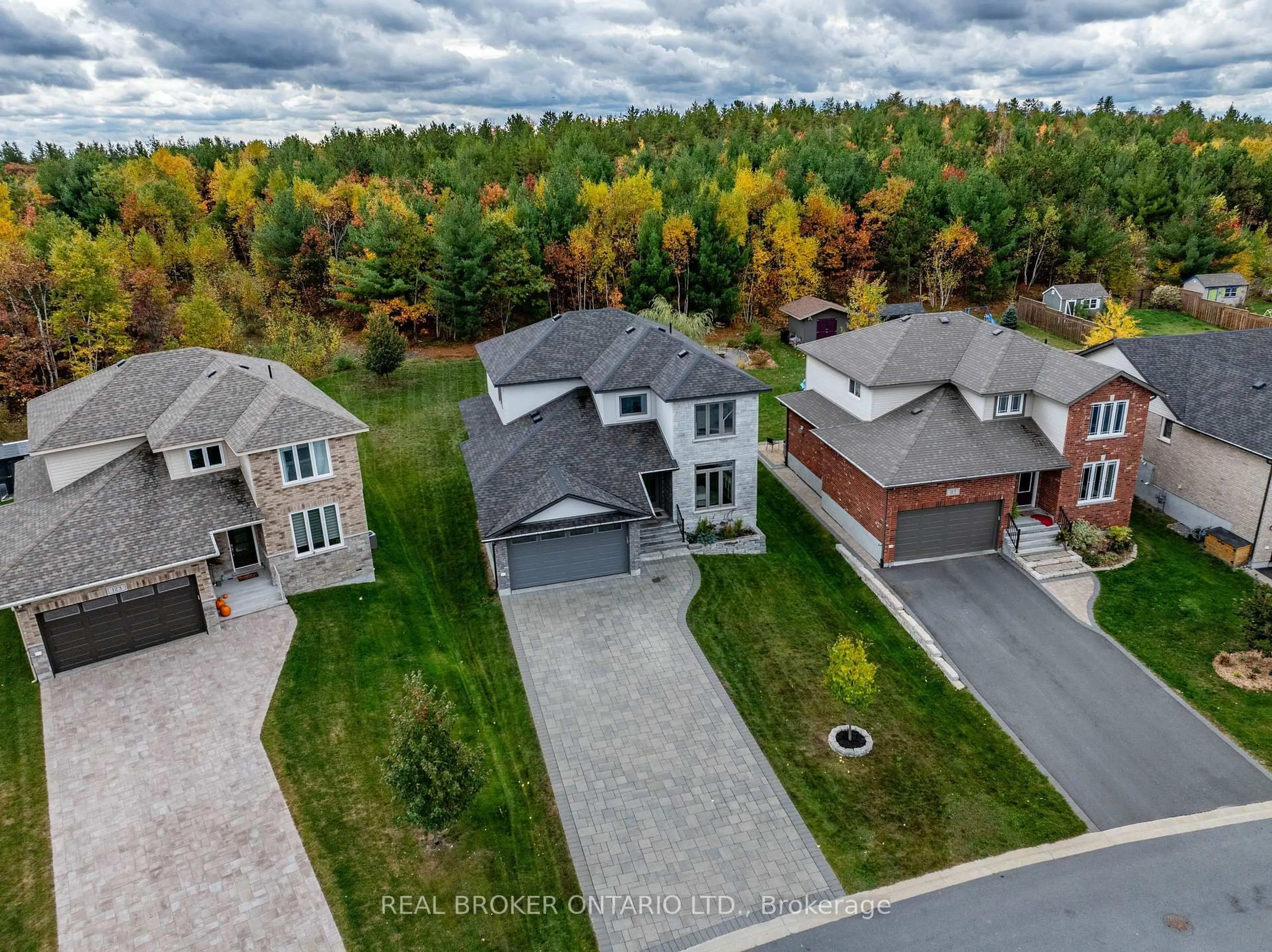 A pic from outside/outdoor area/front of a property/back of a property/a pic from drone, street for 119 Napa Valley Dr, Greater Sudbury Ontario P3E 0G8