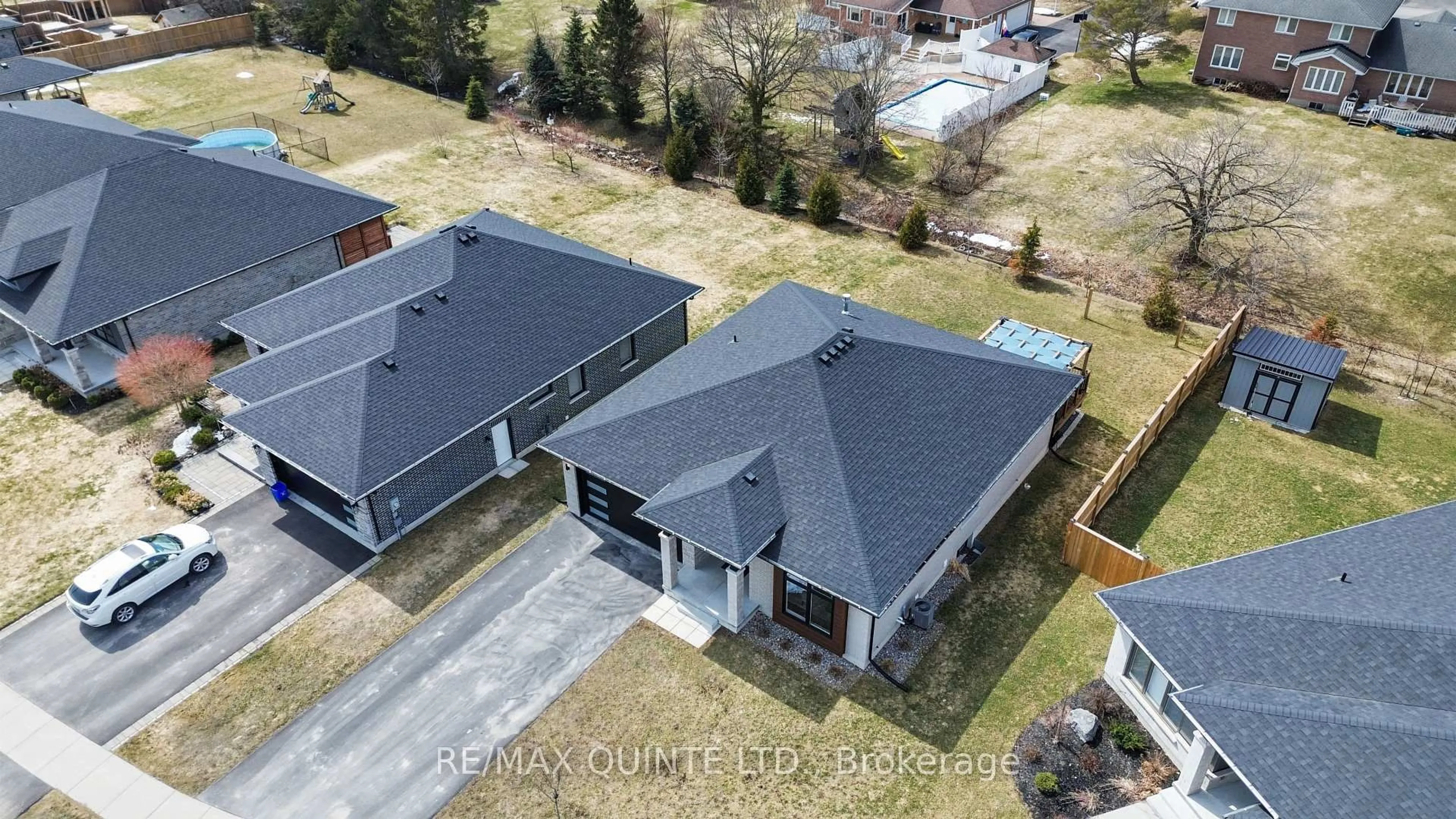 A pic from outside/outdoor area/front of a property/back of a property/a pic from drone, unknown for 84 Dewal Pl, Belleville Ontario K8P 0H2