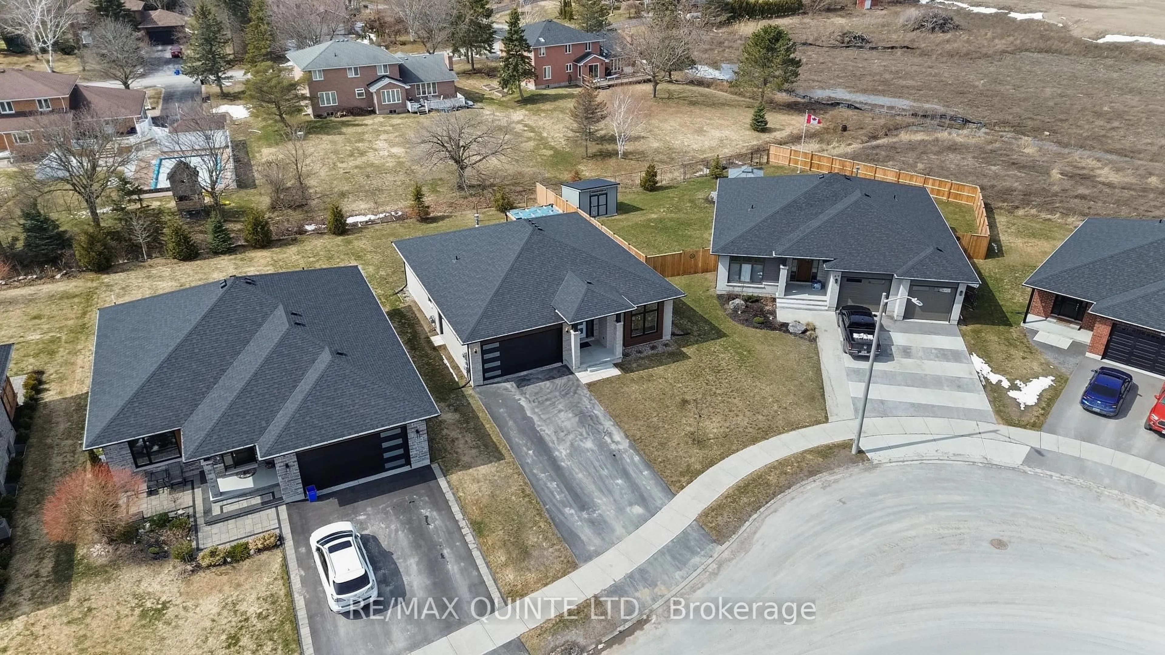 A pic from outside/outdoor area/front of a property/back of a property/a pic from drone, street for 84 Dewal Pl, Belleville Ontario K8P 0H2