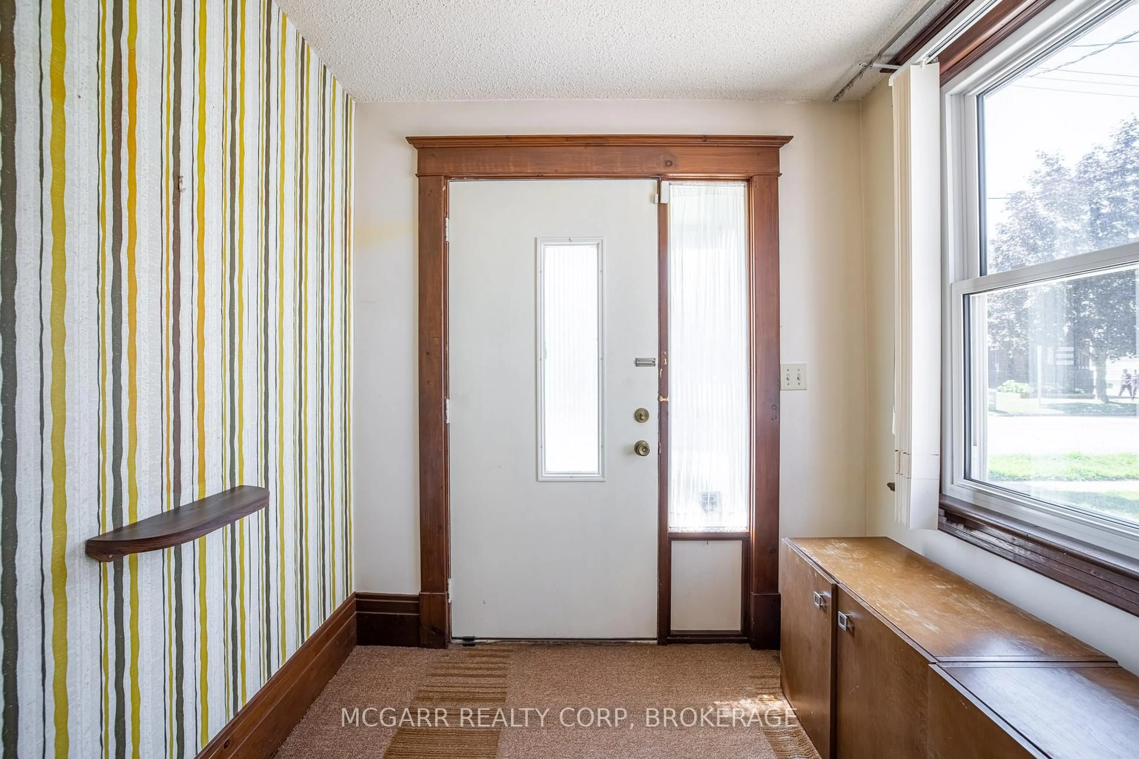 Indoor entryway for 160 Main St, St. Catharines Ontario L2N 4V5