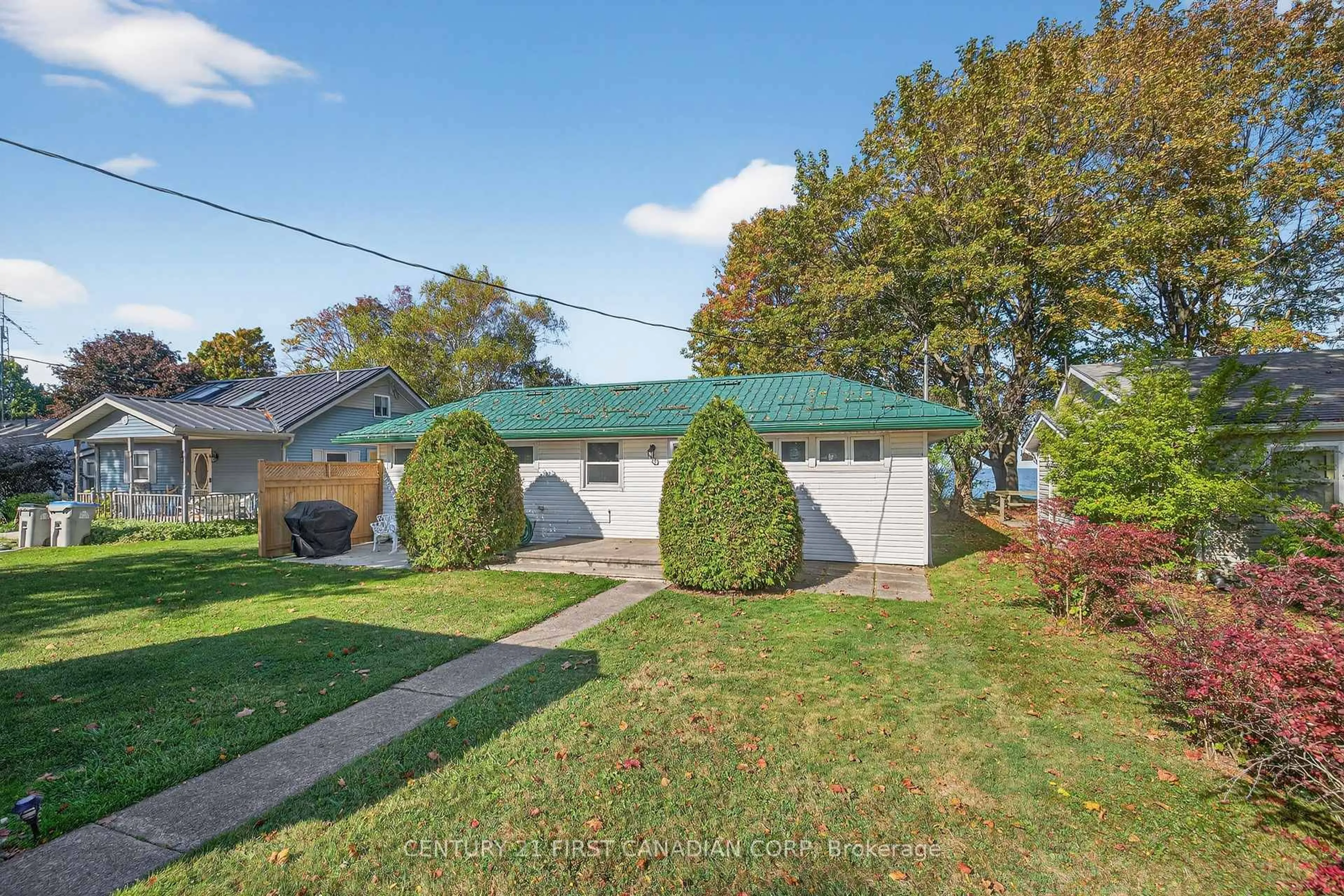 A pic from outside/outdoor area/front of a property/back of a property/a pic from drone, water/lake/river/ocean view for 71825 Sunview Ave, Bluewater Ontario N0M 1N0