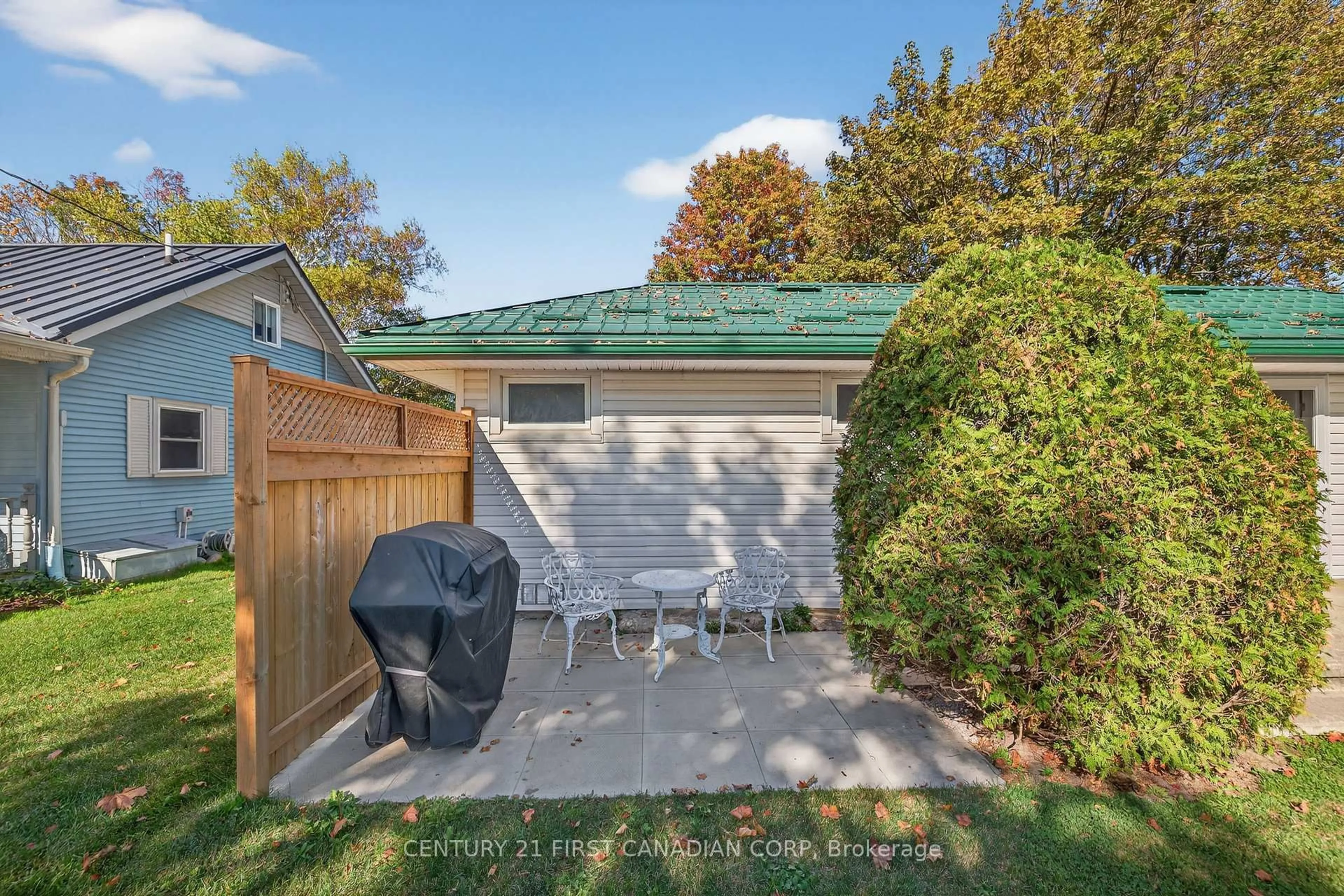 Patio, street for 71825 Sunview Ave, Bluewater Ontario N0M 1N0