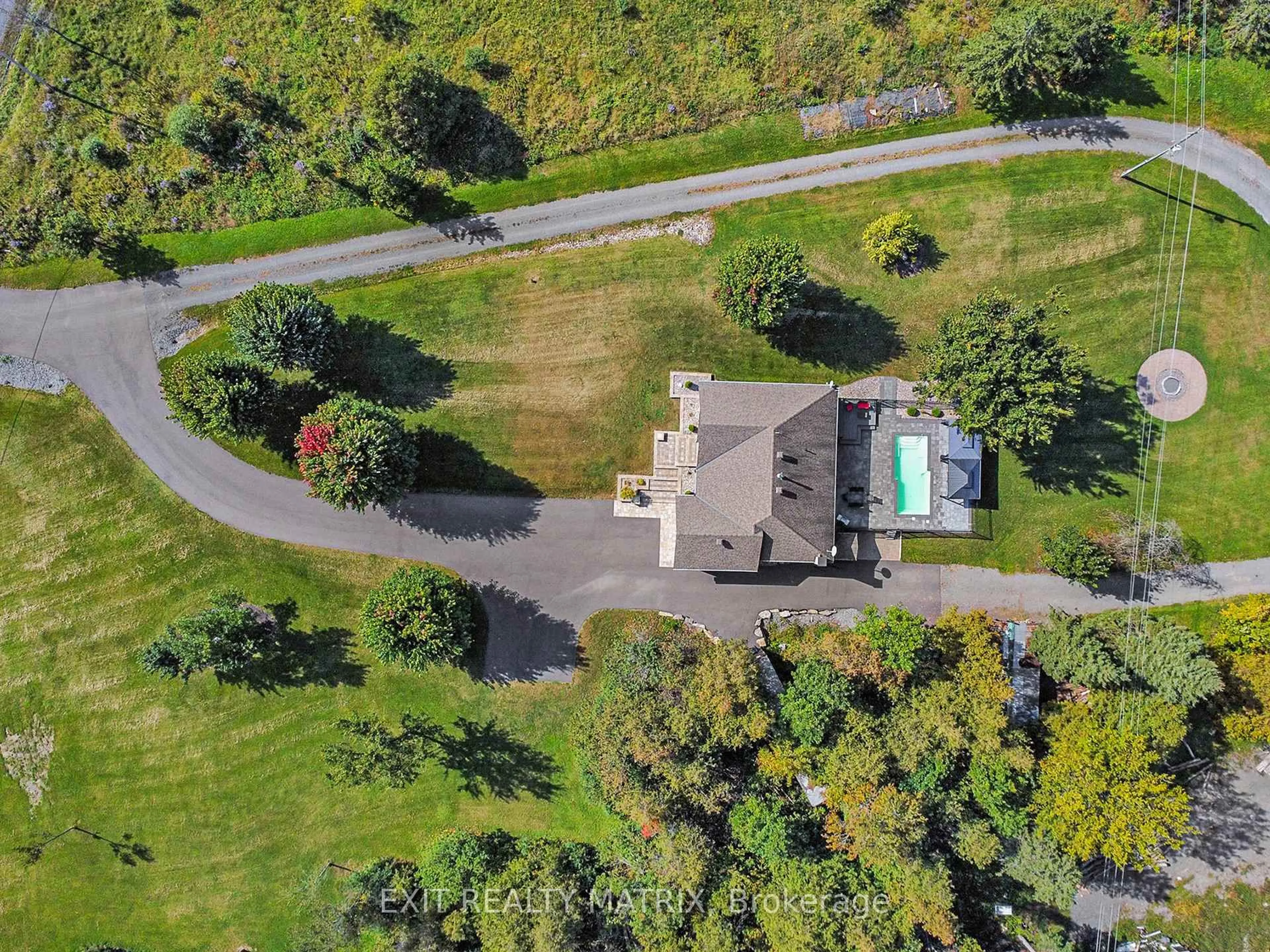 A pic from outside/outdoor area/front of a property/back of a property/a pic from drone, unknown for 6560 COUNTY RD 17 Rd, Alfred and Plantagenet Ontario K0B 1L0