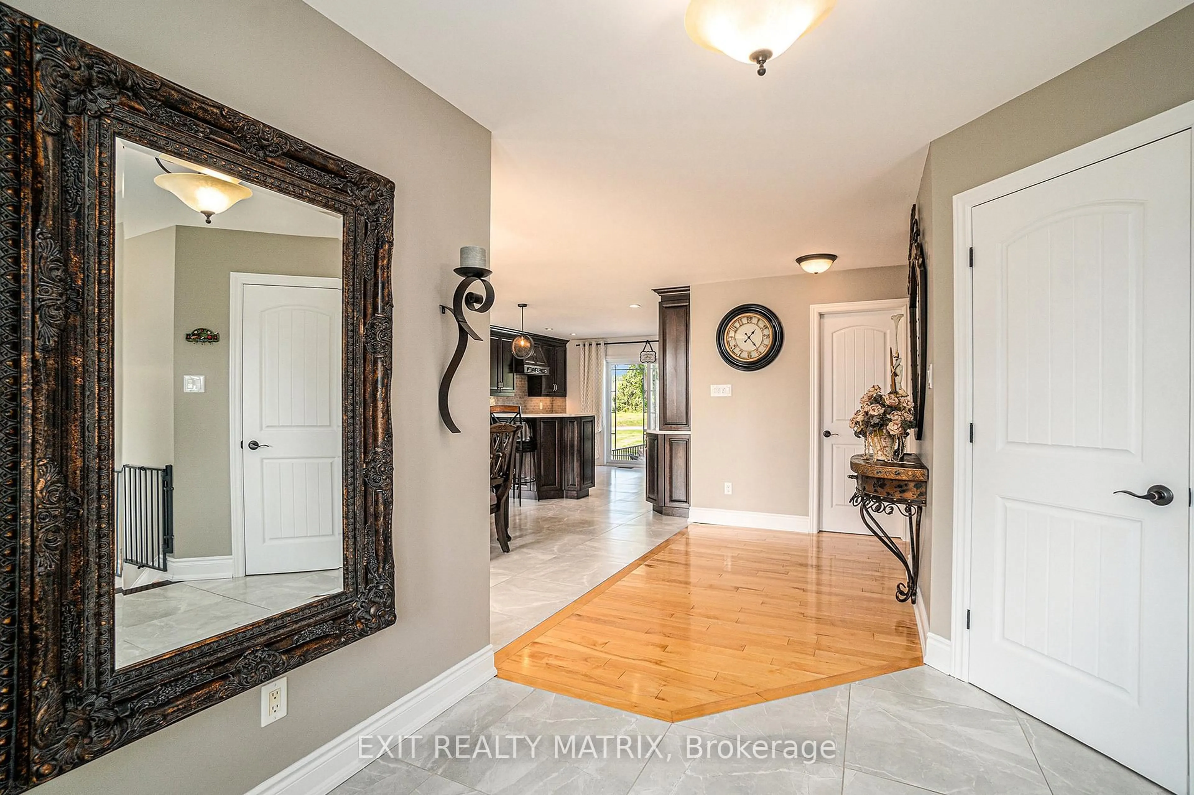 Indoor entryway for 6560 COUNTY RD 17 Rd, Alfred and Plantagenet Ontario K0B 1L0