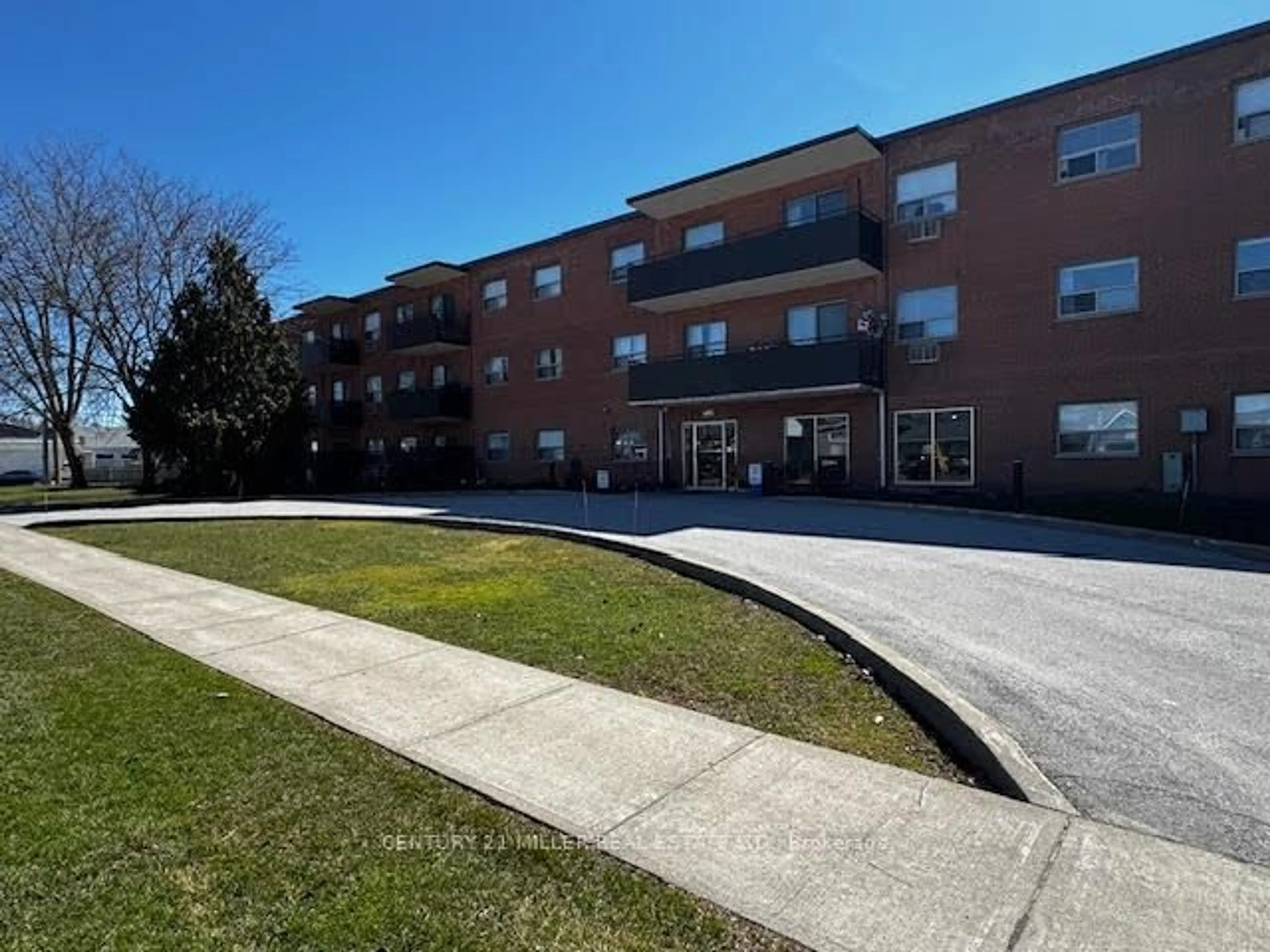 A pic from outside/outdoor area/front of a property/back of a property/a pic from drone, building for 485 Thorold Rd #204, Welland Ontario L3C 3X1