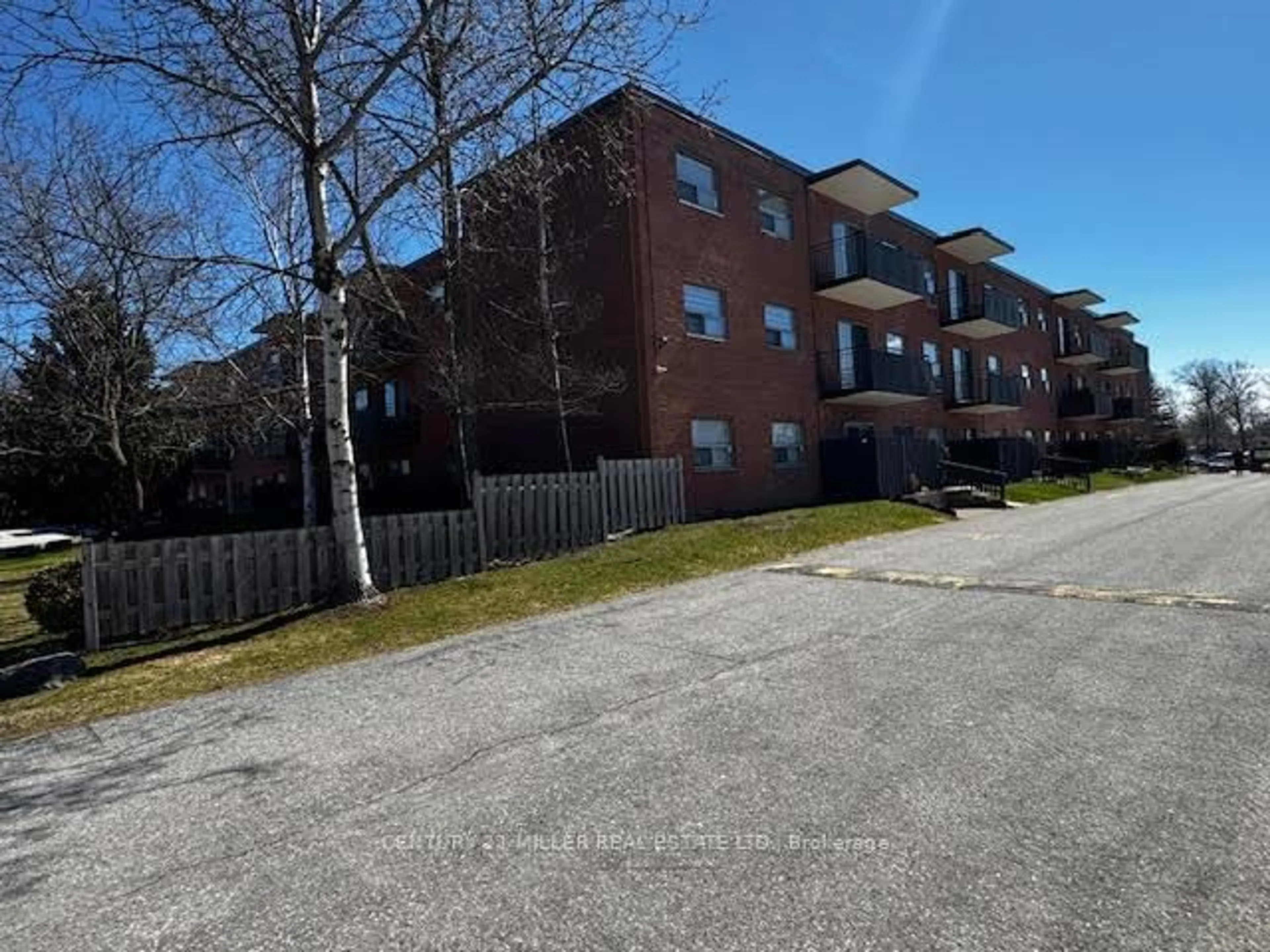 A pic from outside/outdoor area/front of a property/back of a property/a pic from drone, street for 485 Thorold Rd #204, Welland Ontario L3C 3X1