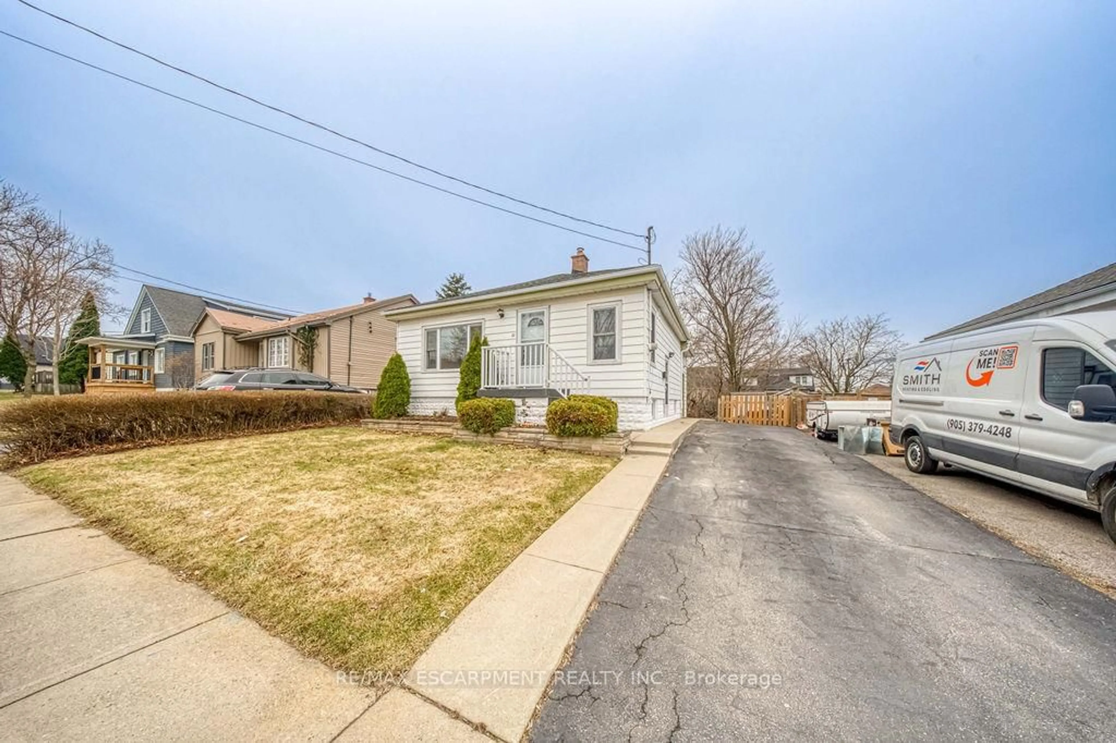 A pic from outside/outdoor area/front of a property/back of a property/a pic from drone, street for 22 David Ave, Hamilton Ontario L9A 3V1