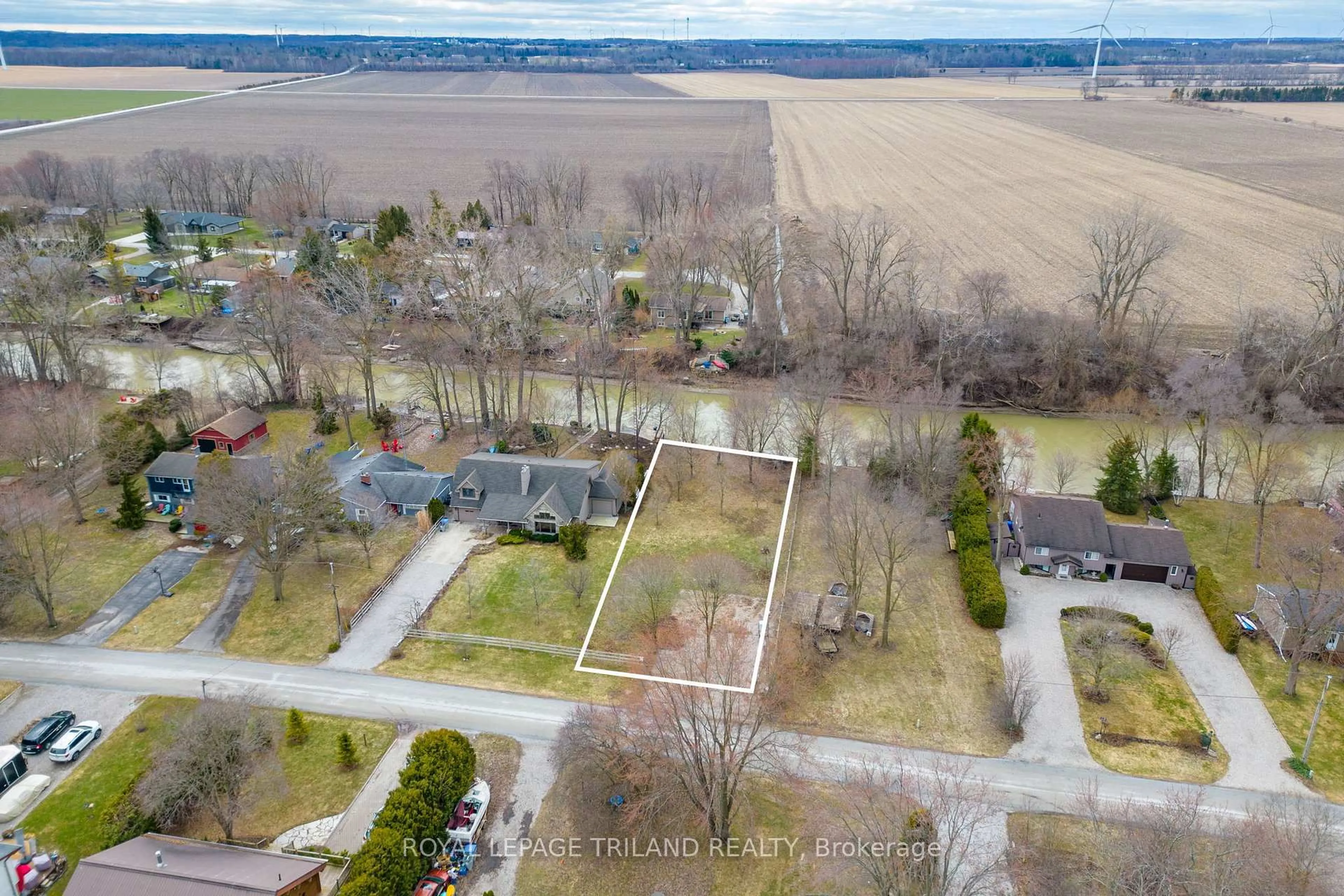 A pic from outside/outdoor area/front of a property/back of a property/a pic from drone, unknown for 8419 Defore Dr, Lambton Shores Ontario N0M 1T0