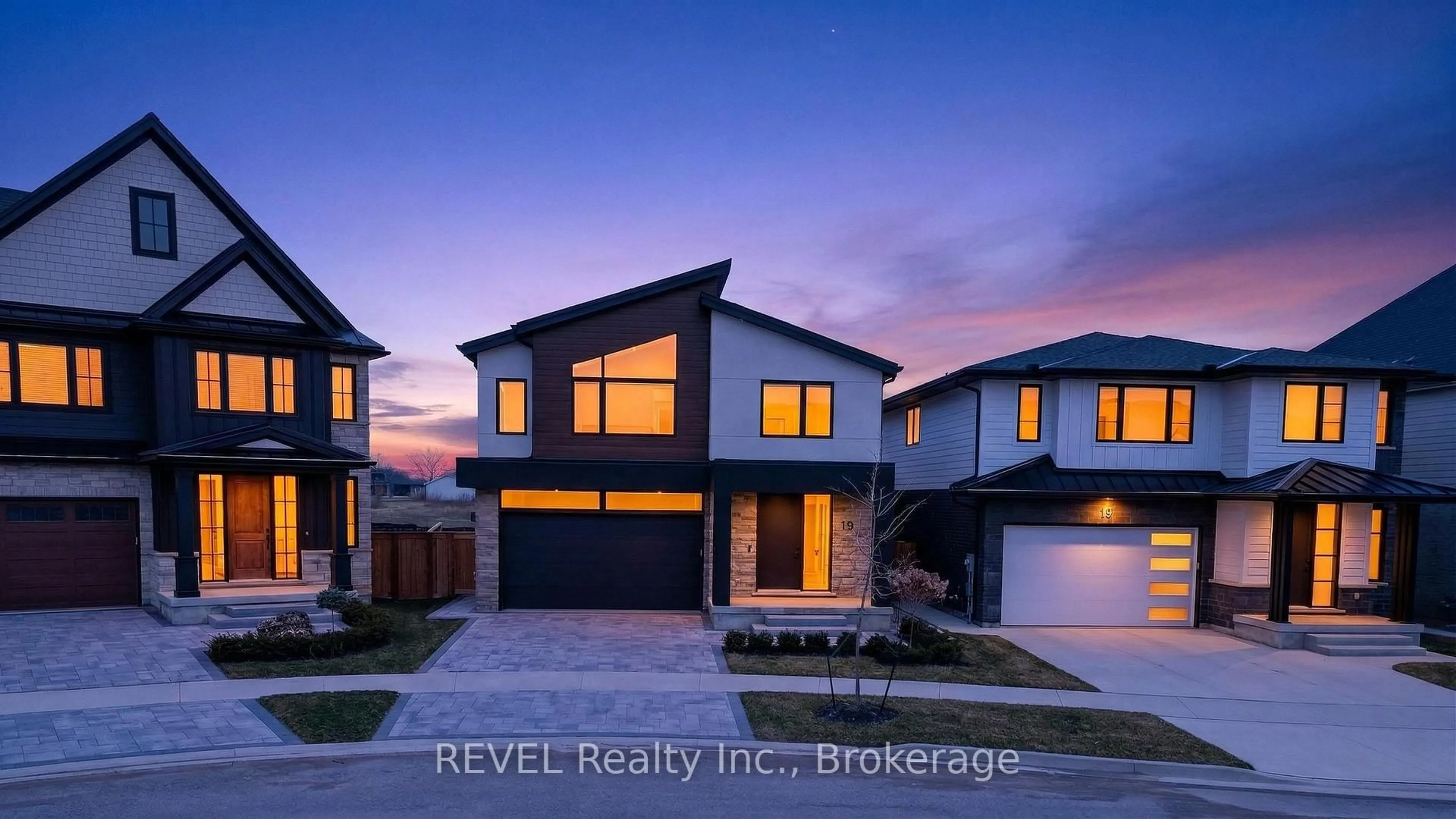 Home with brick exterior material, street for 17 Arsenault Cres, Pelham Ontario L0S 1E1