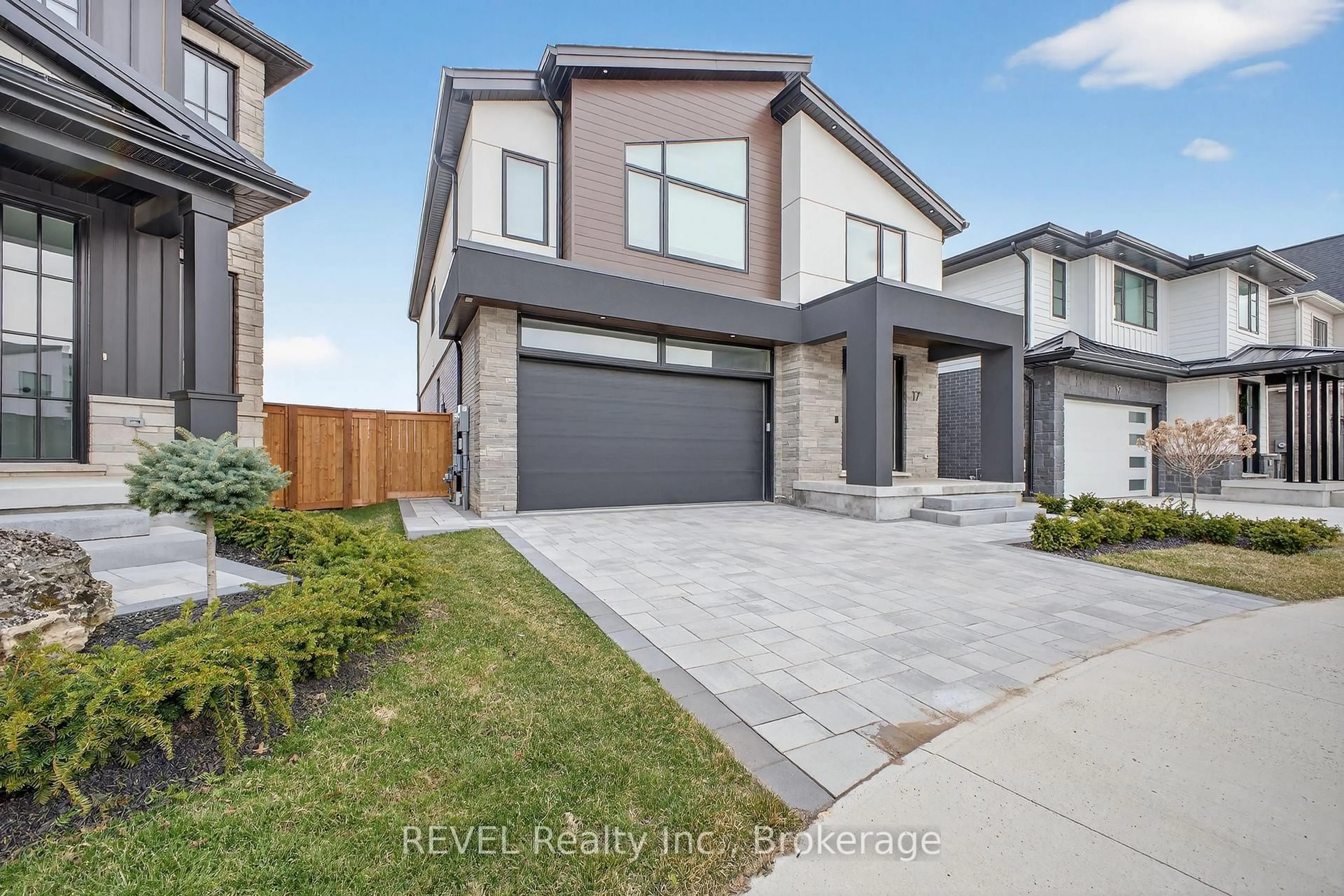 Home with brick exterior material, street for 17 Arsenault Cres, Pelham Ontario L0S 1E1