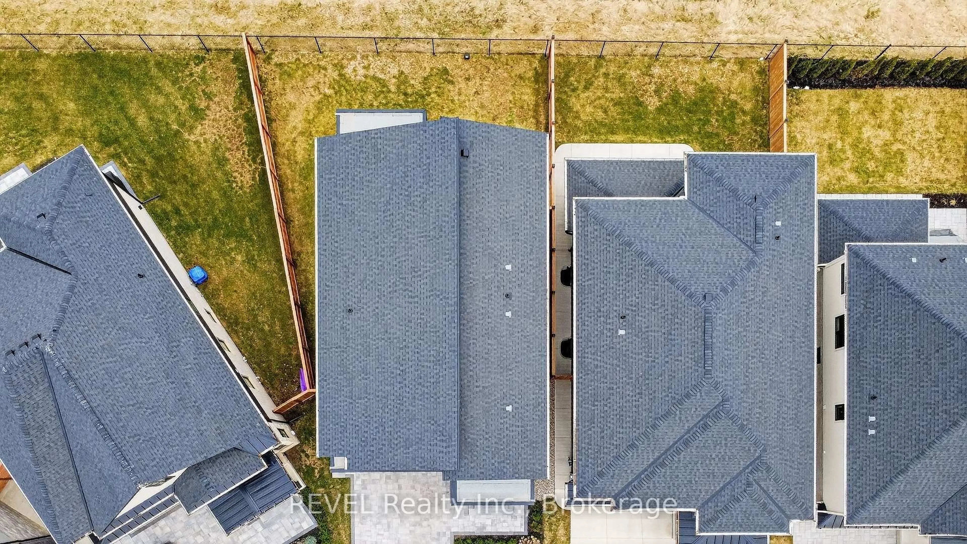 A pic from outside/outdoor area/front of a property/back of a property/a pic from drone, unknown for 17 Arsenault Cres, Pelham Ontario L0S 1E1