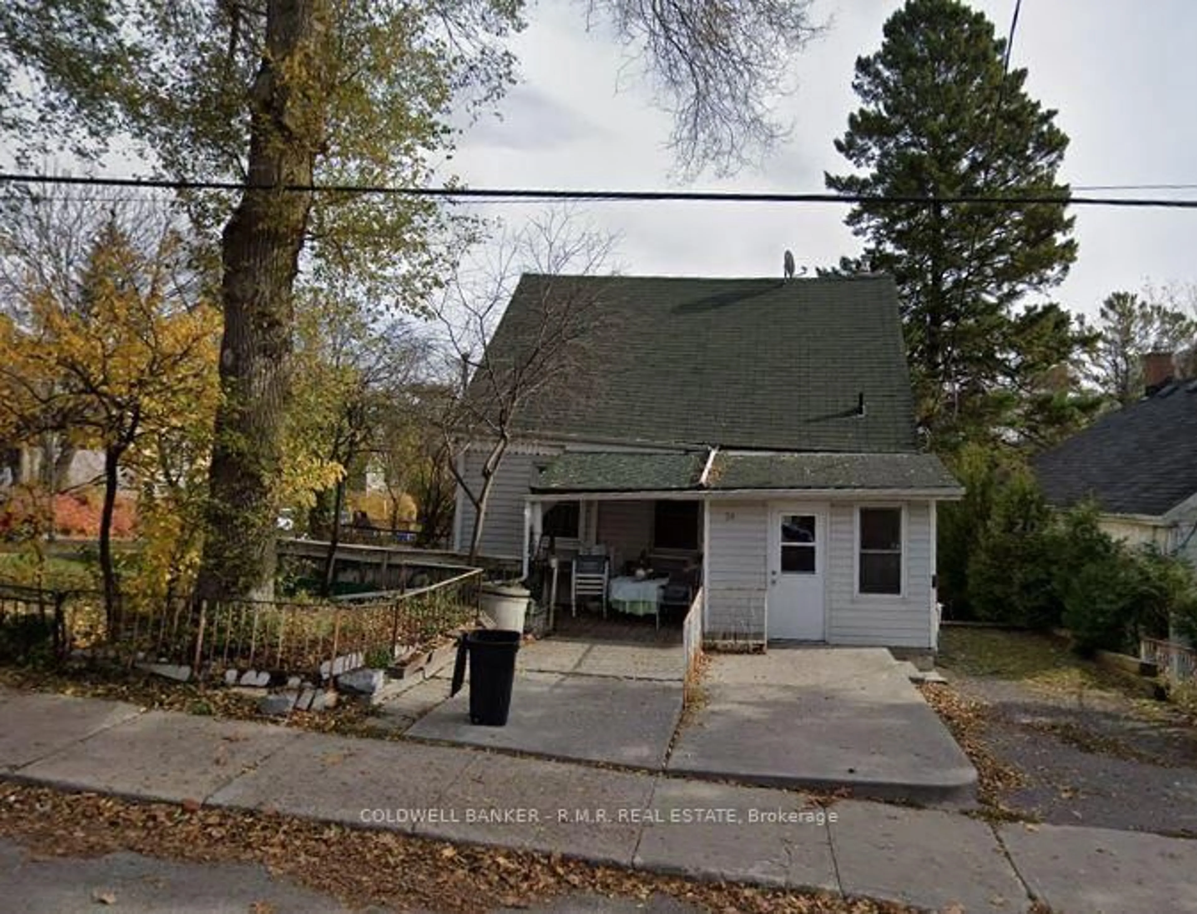 A pic from outside/outdoor area/front of a property/back of a property/a pic from drone, street for 79 Beverley St, Kingston Ontario K7L 3Y5