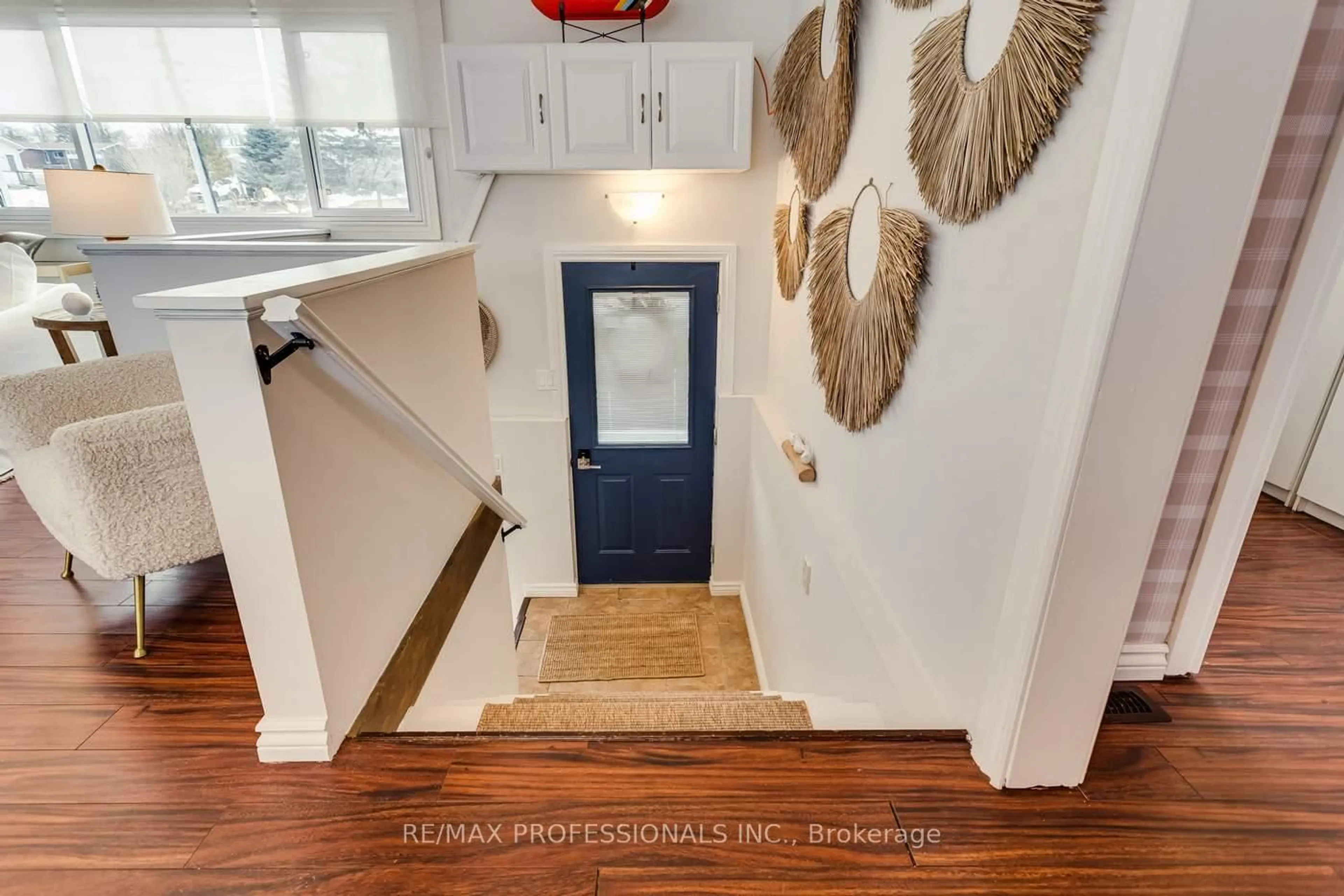 Indoor entryway for 22 Lawrence St, Kawartha Lakes Ontario K9J 6X3