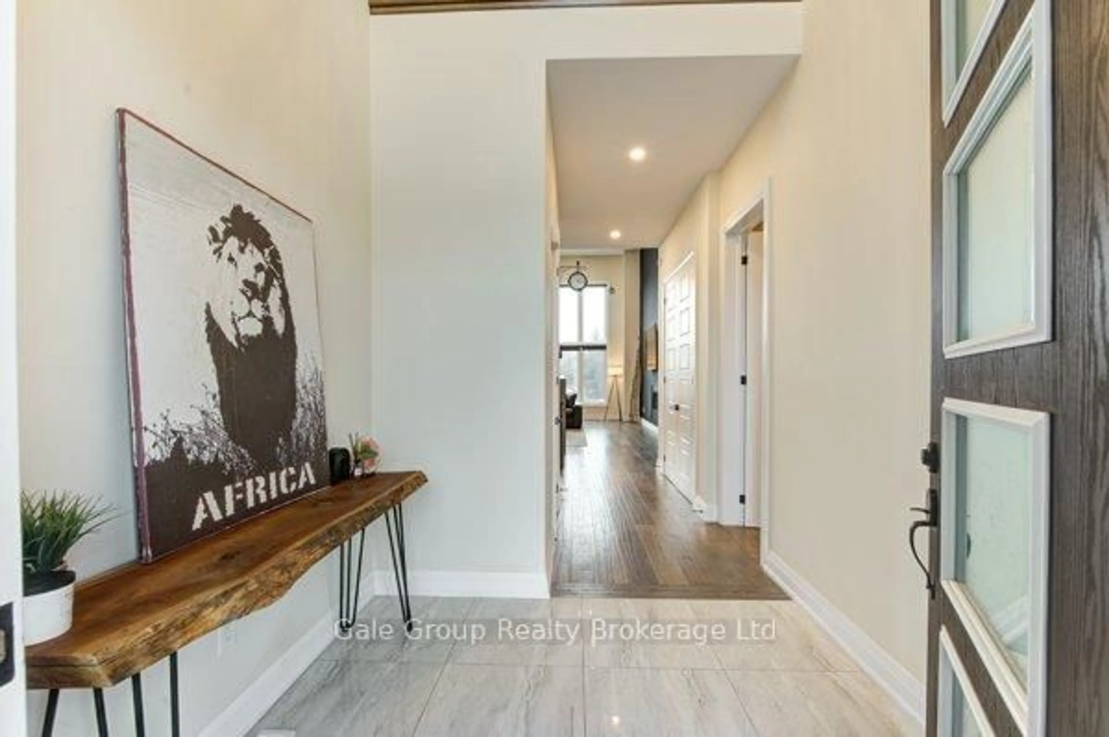 Indoor entryway for 409 Somme St, Woodstock Ontario N4T 0K3