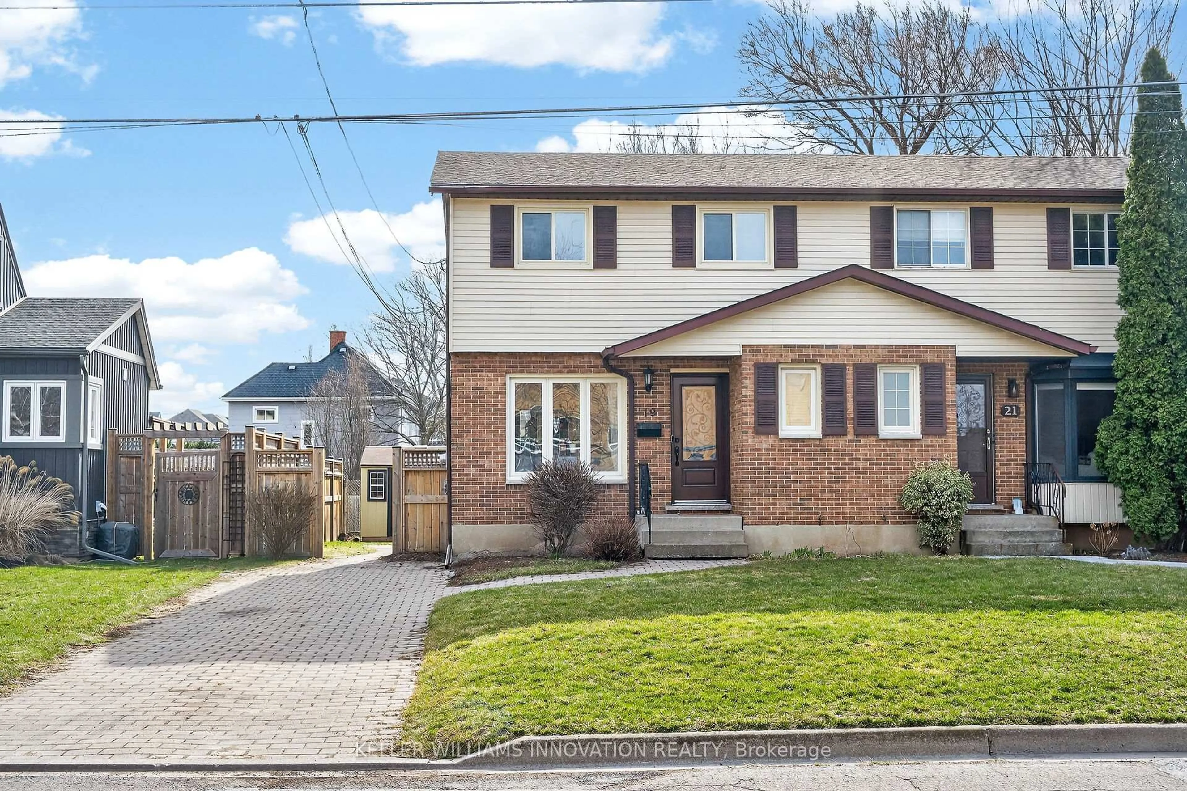 Home with brick exterior material, street for 19 Grand Ave, Grimsby Ontario L3M 2R6