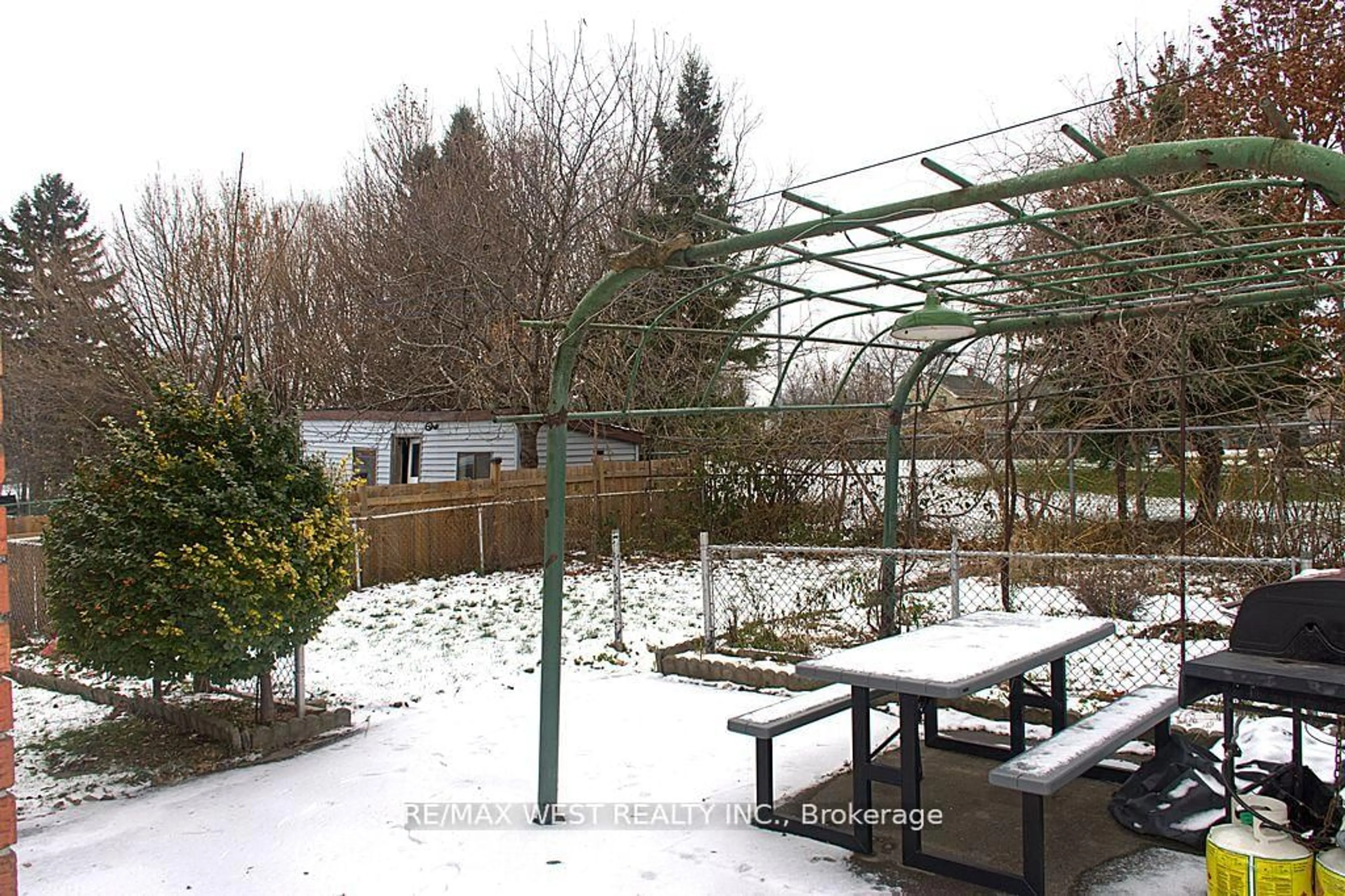 Patio, unknown for 5177 Kitchener St, Niagara Falls Ontario L2G 1B4