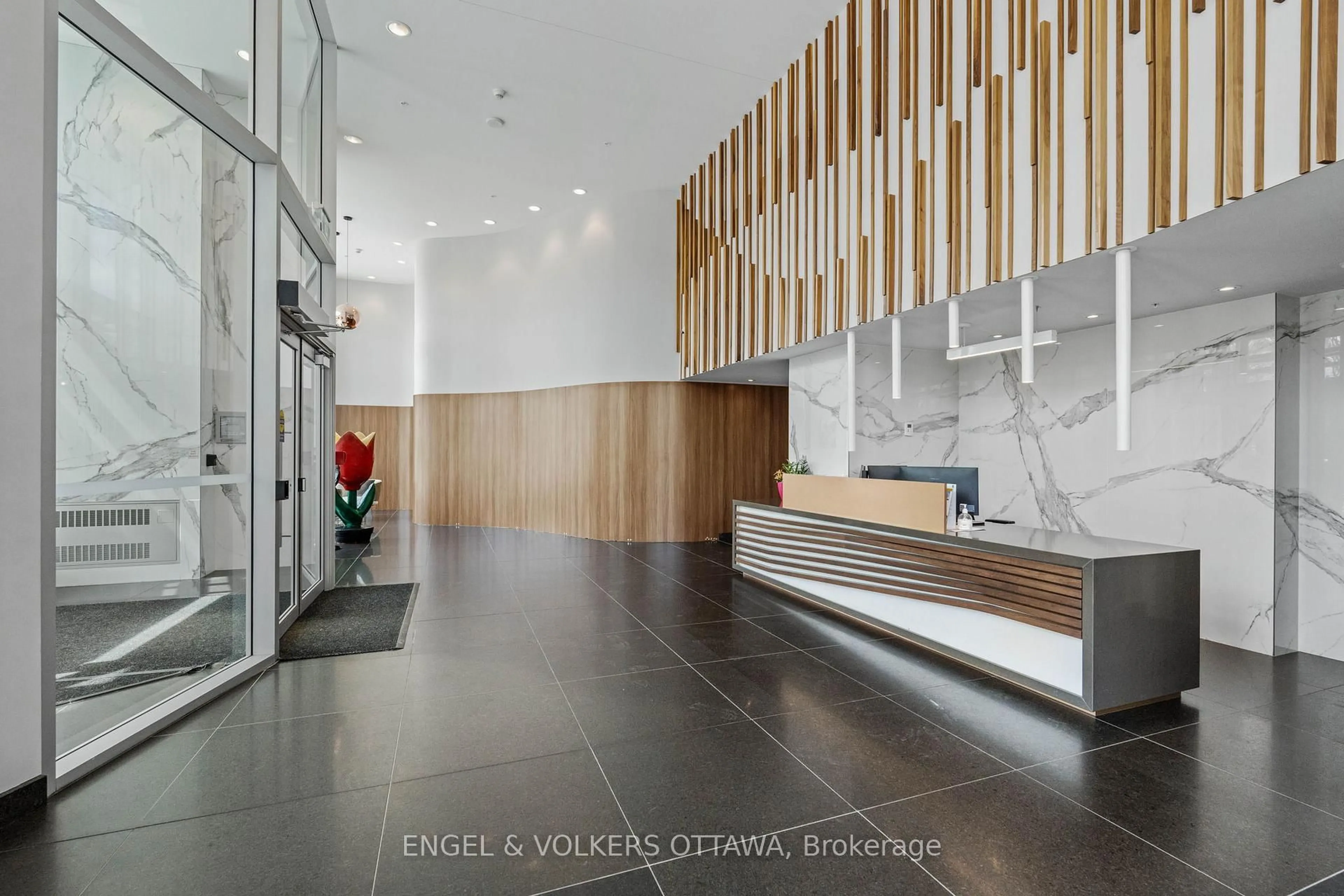 Indoor foyer for 805 Carling Ave #3904, Ottawa Ontario K1S 5W9