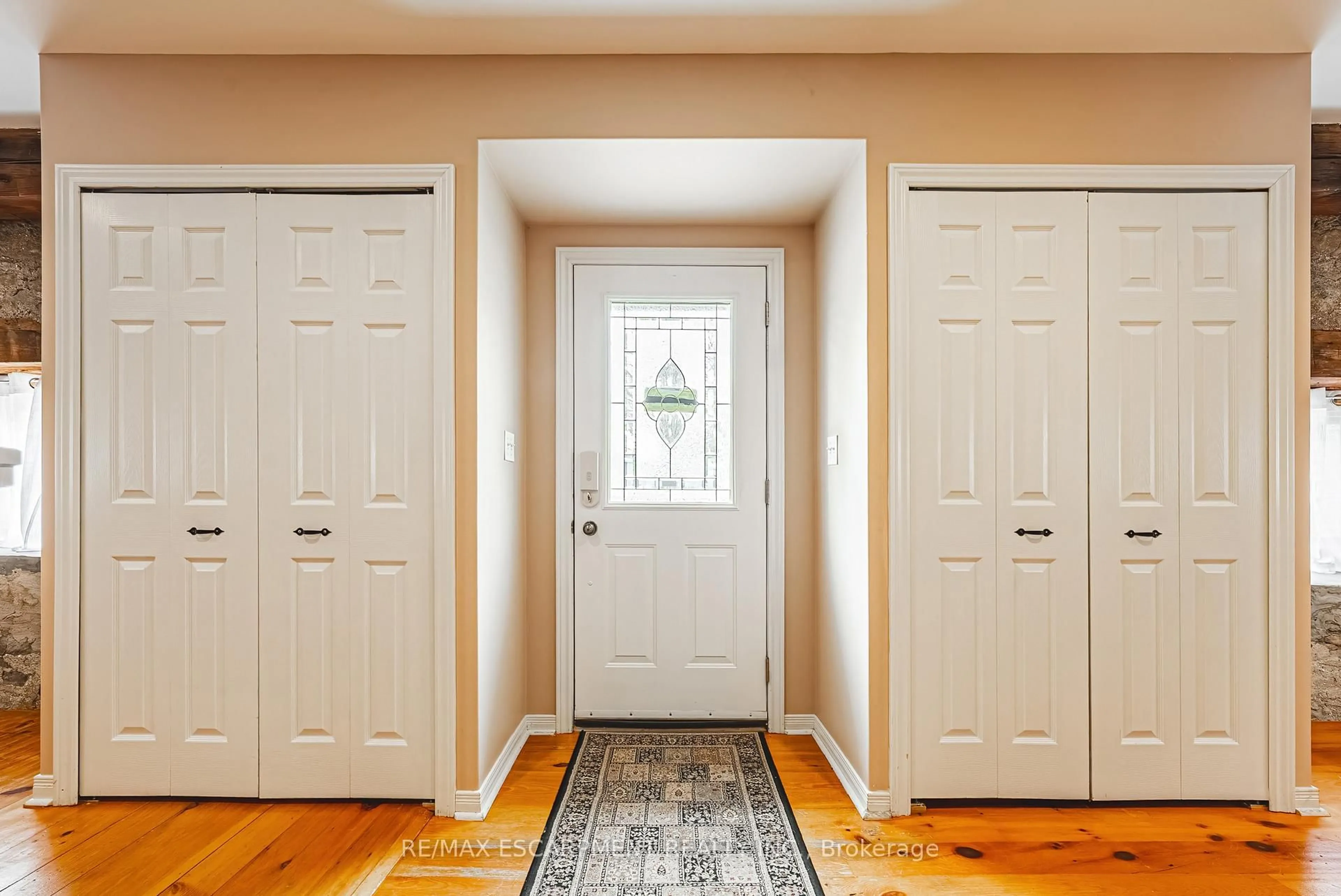 Indoor entryway for 110 Freelton Rd, Hamilton Ontario L8B 0Z3