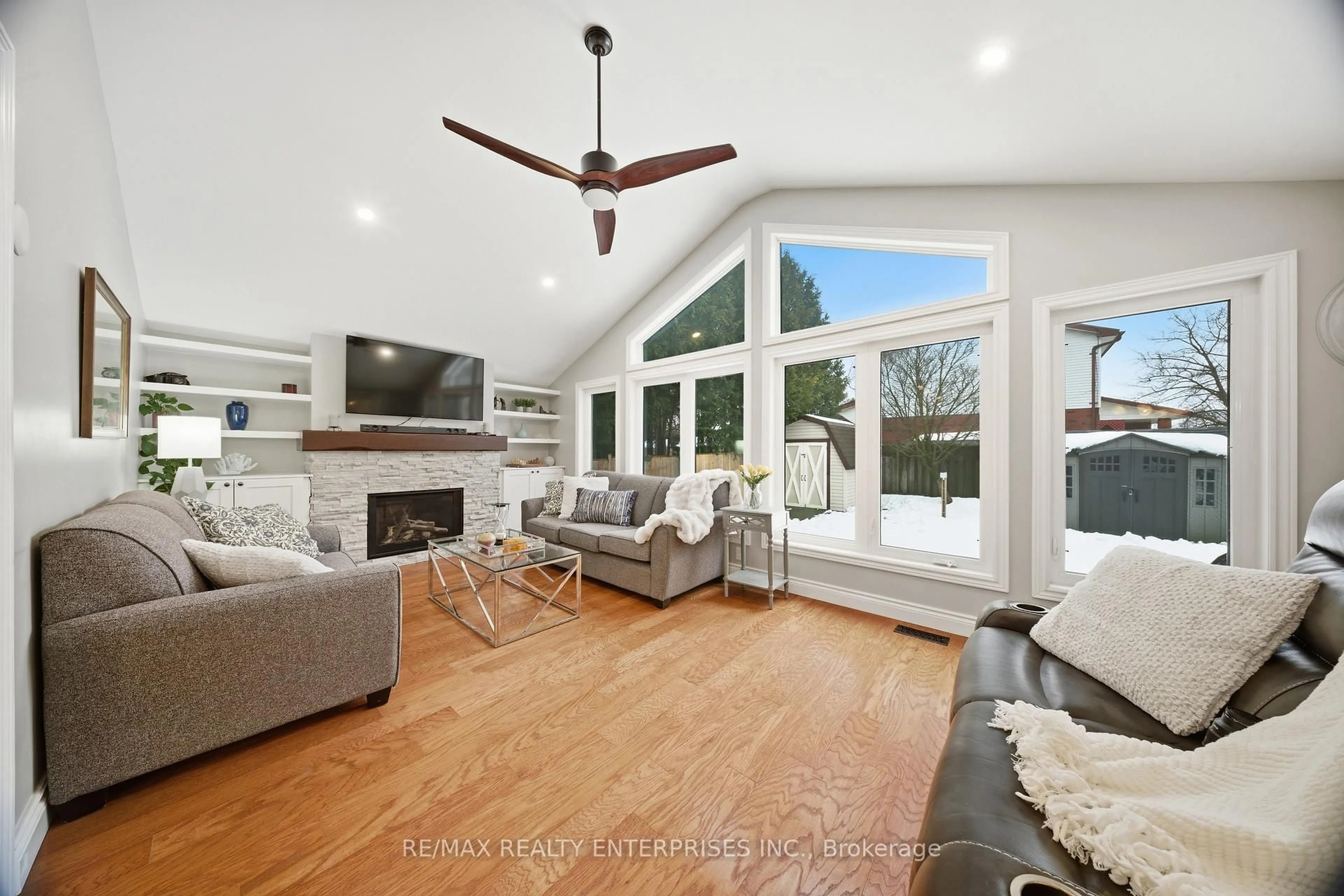 Unknown for 328 Burnett Ave, Cambridge Ontario N1T 1G6