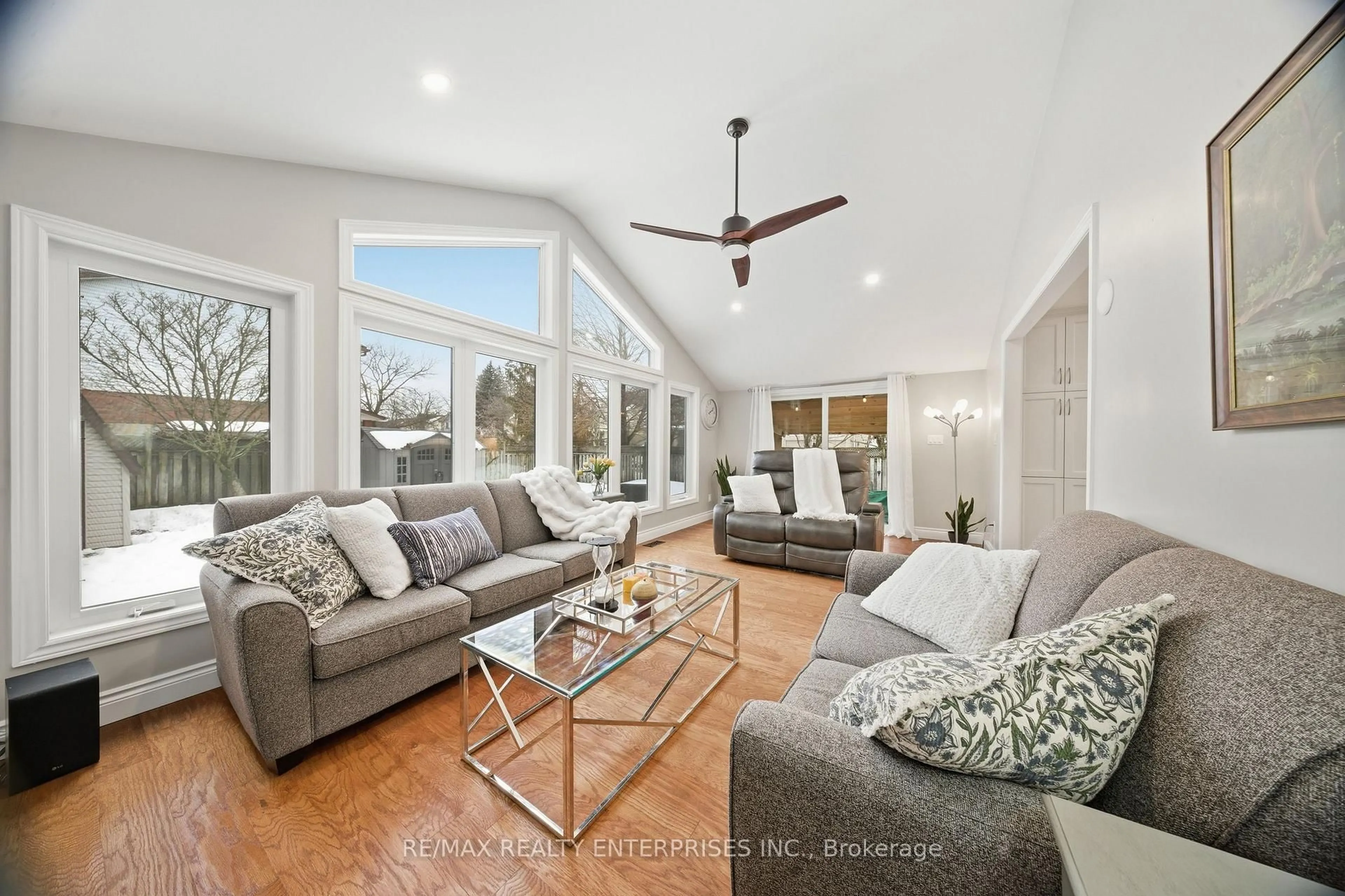 Living room with furniture, unknown for 328 Burnett Ave, Cambridge Ontario N1T 1G6