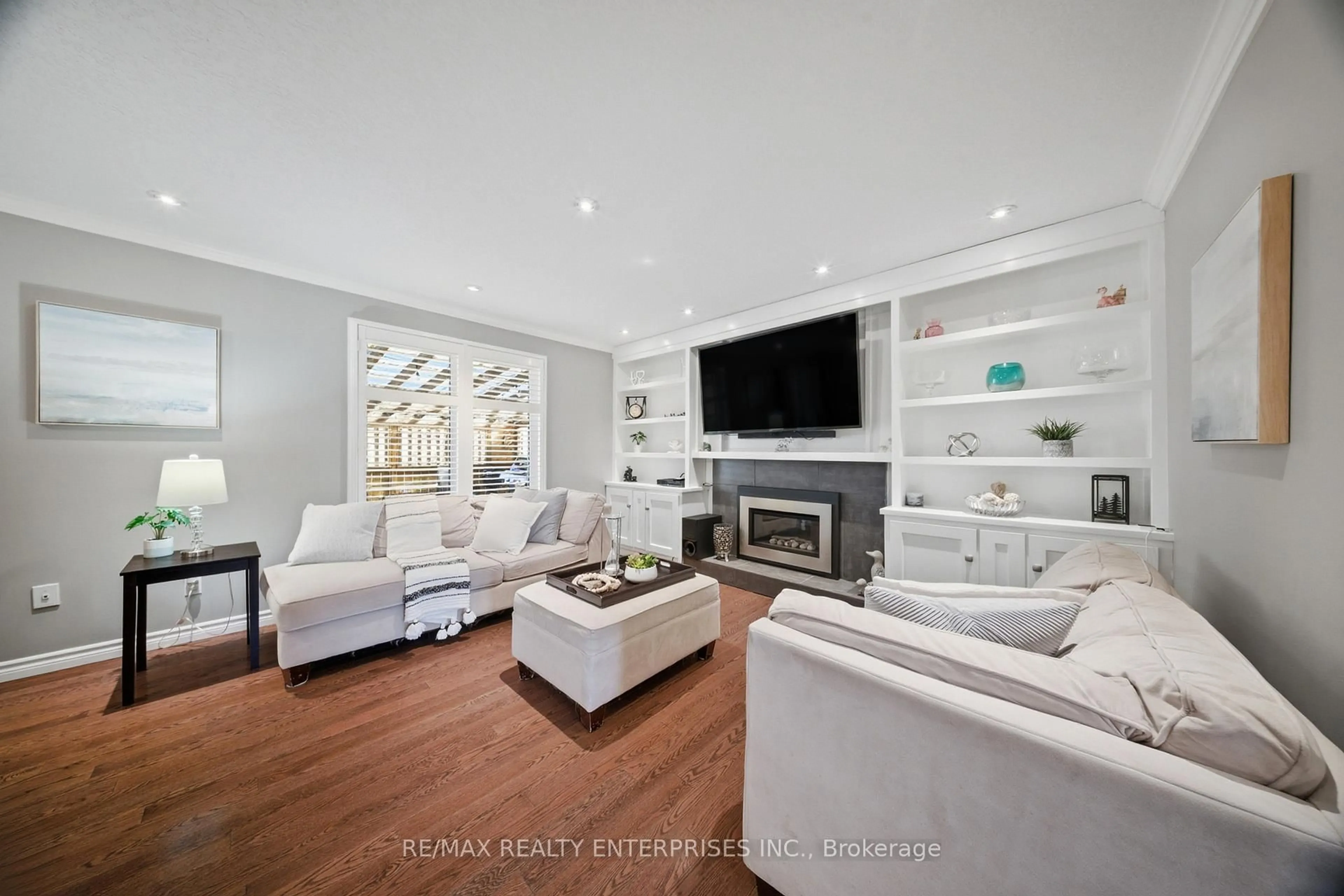 Living room with furniture, unknown for 23 Cowan Blvd, Cambridge Ontario N1T 1E5