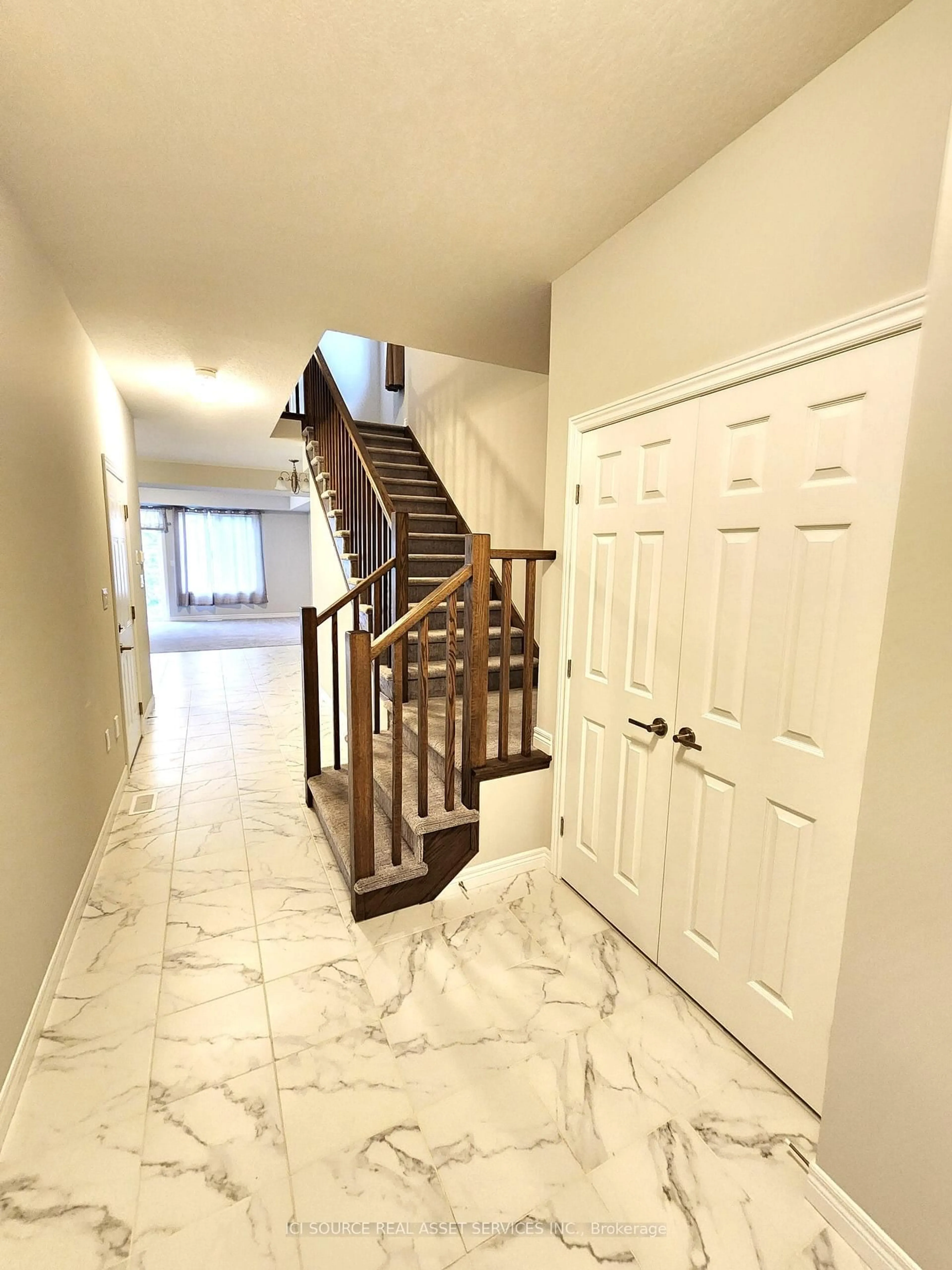 Indoor foyer for 79 Lloyd Davies Way, Hamilton Ontario L0R 1C0