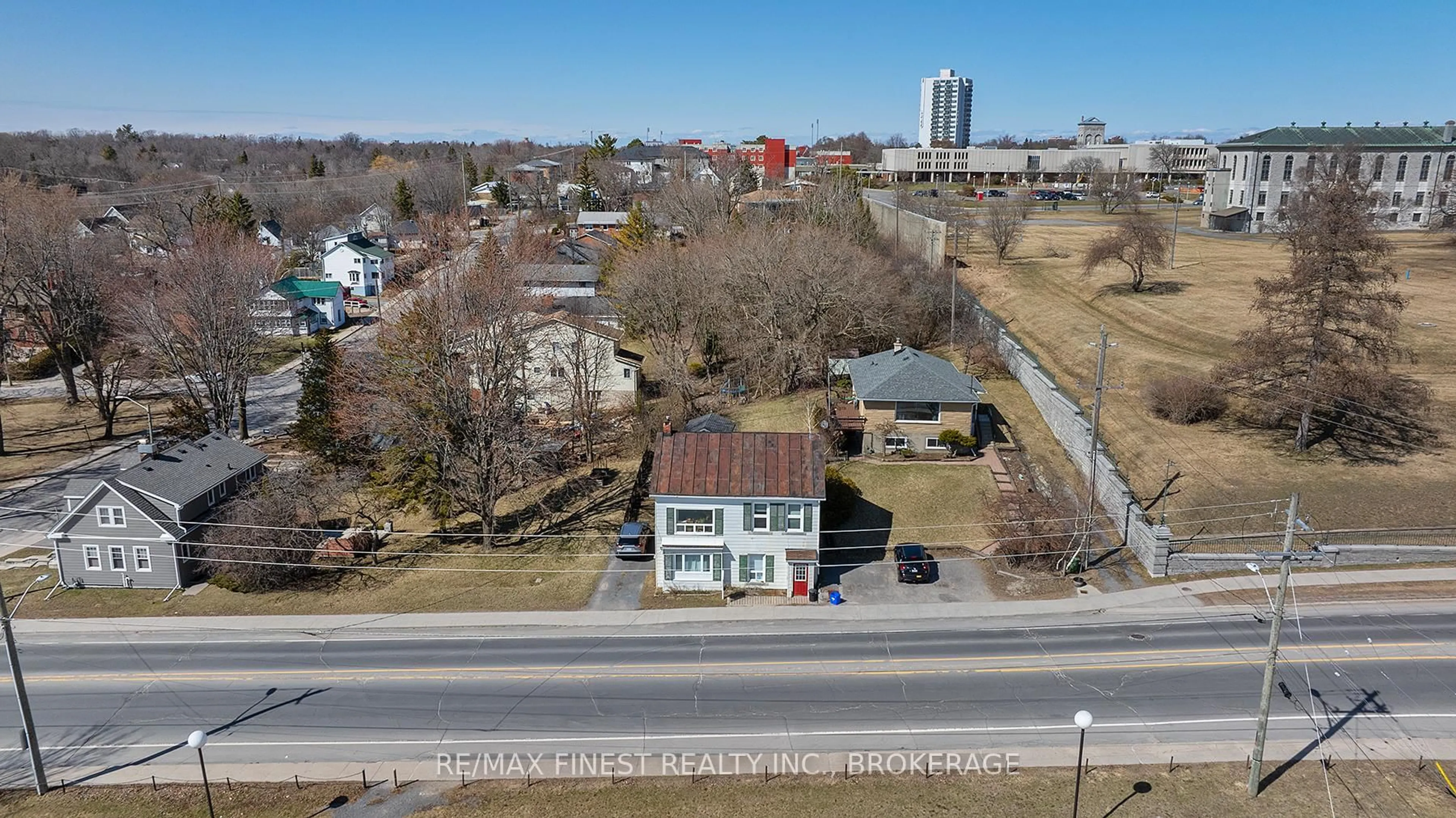 A pic from outside/outdoor area/front of a property/back of a property/a pic from drone, street for 589 King St, Kingston Ontario K7M 2E6