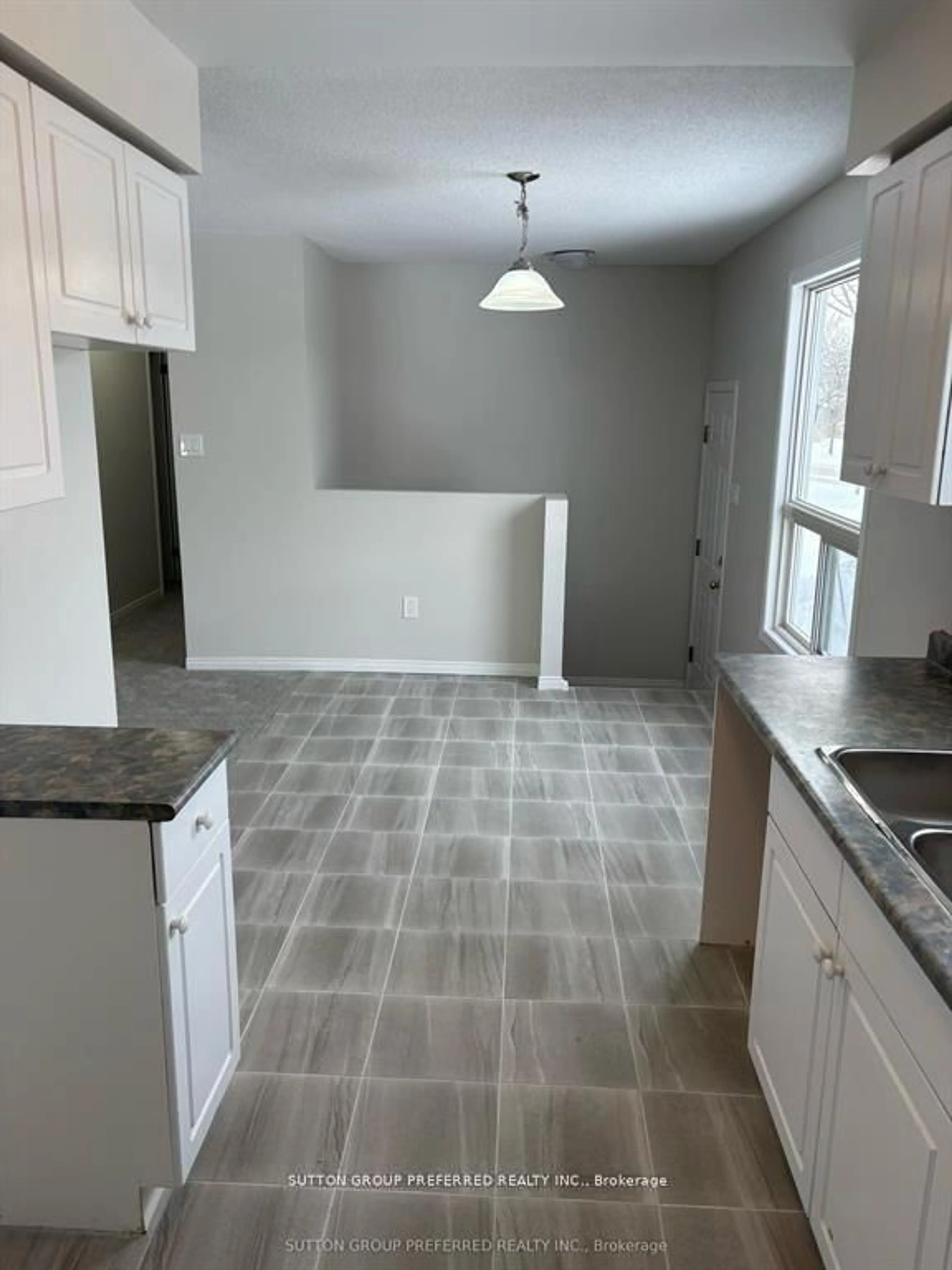 Unknown for 331 Simpson Cres, London East Ontario N5V 5E1