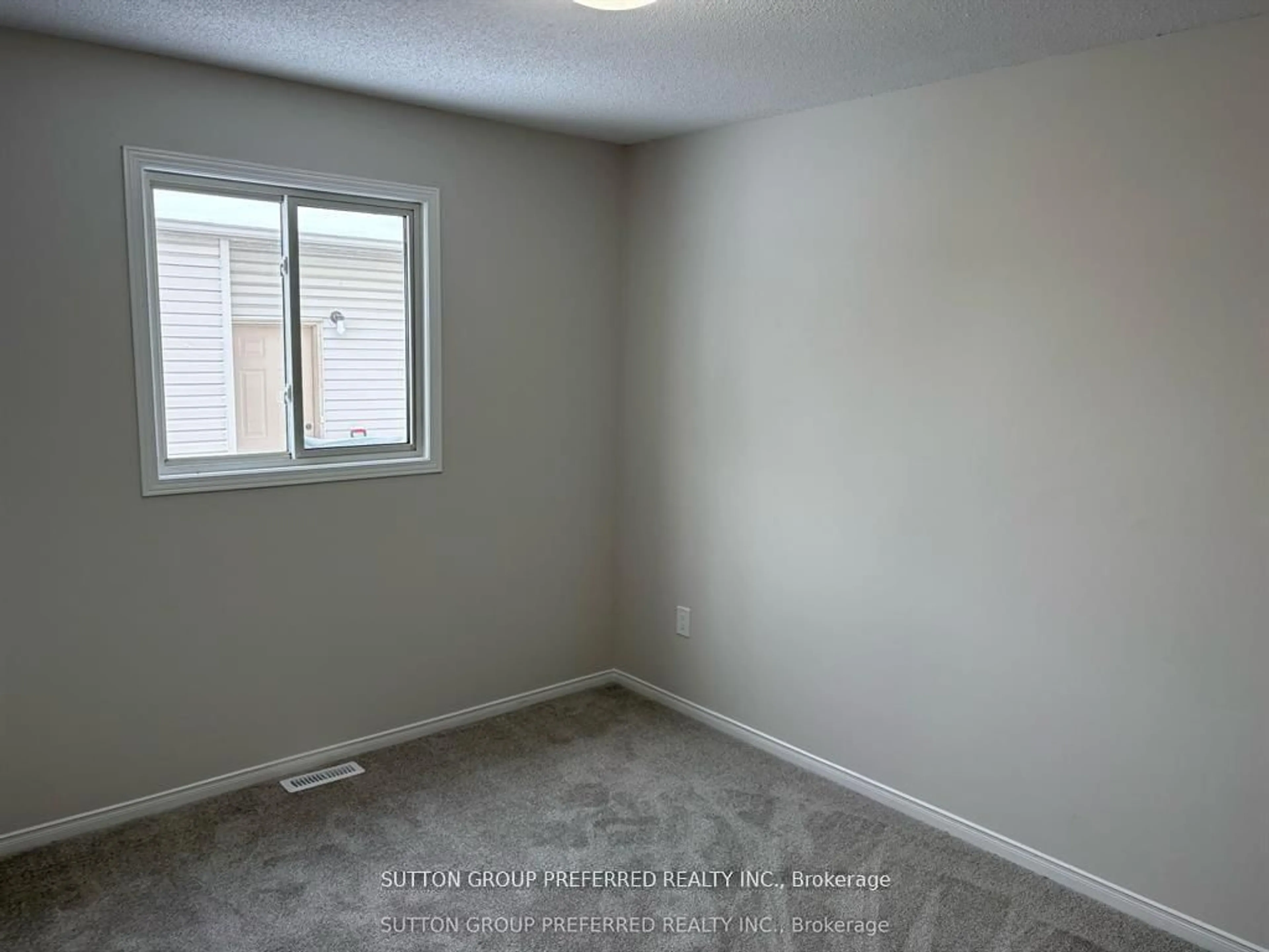 A pic of a room for 331 Simpson Cres, London East Ontario N5V 5E1