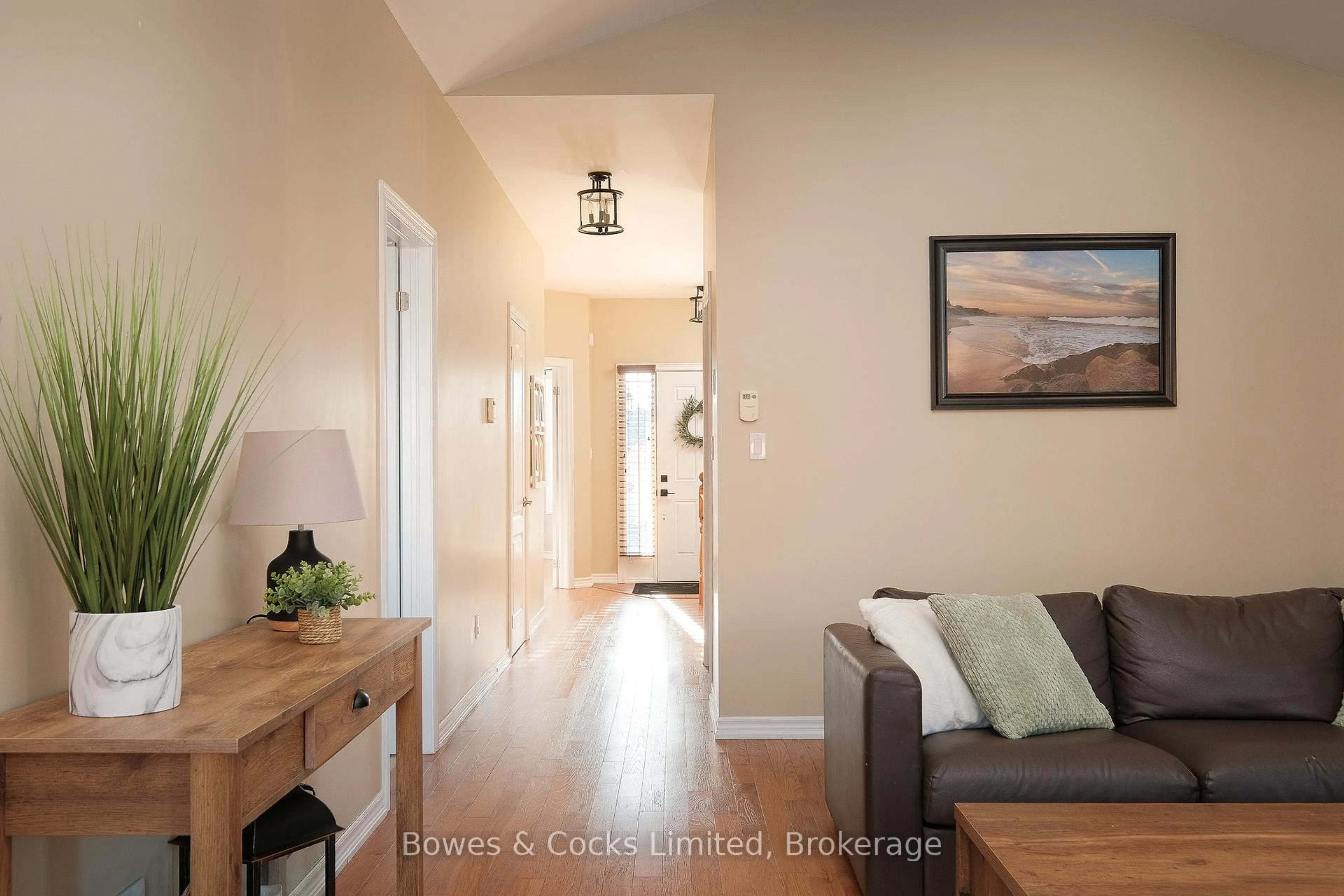 Indoor entryway for 50 Church Lane, Trent Hills Ontario K0L 1Y0