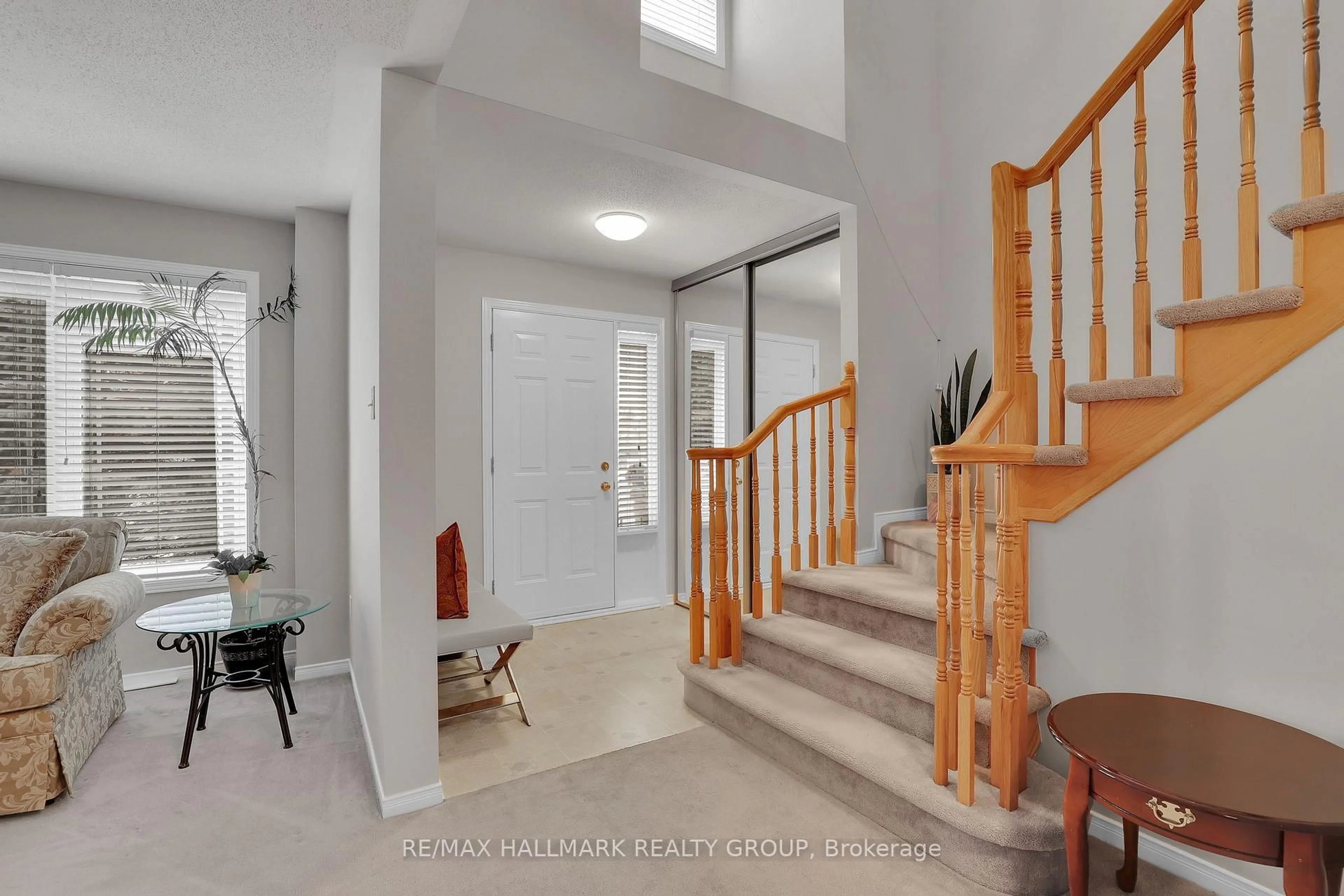 Indoor entryway for 634 Aquaview Dr, Ottawa Ontario K4A 4W2